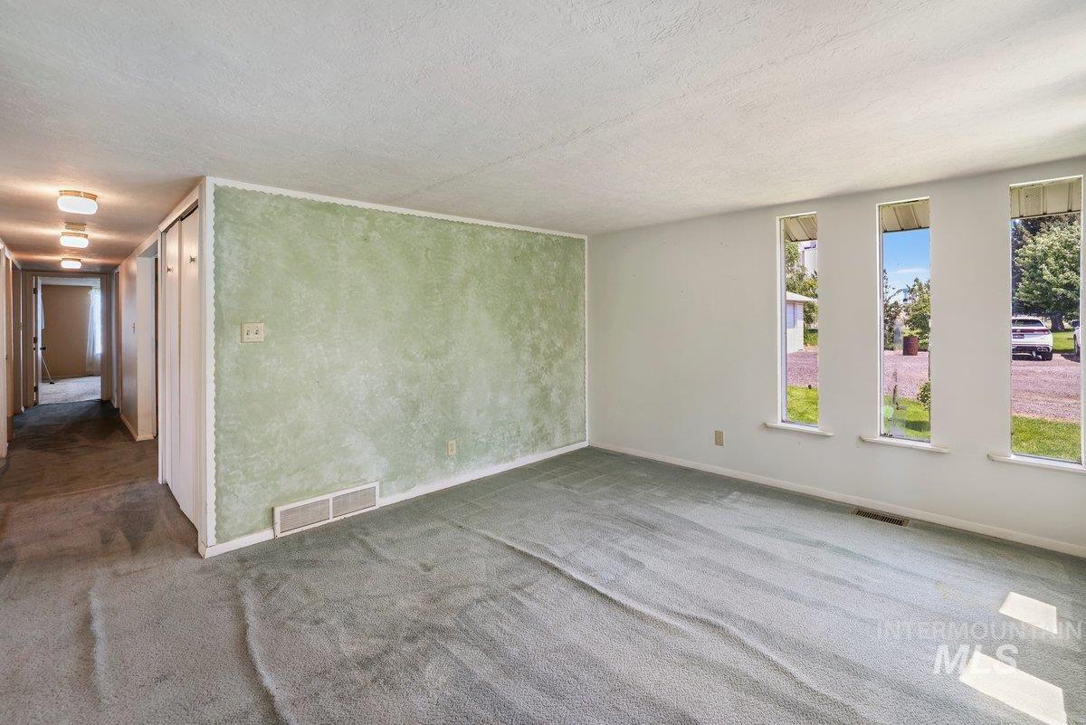 1202 Burley Ave. Property Photo 10