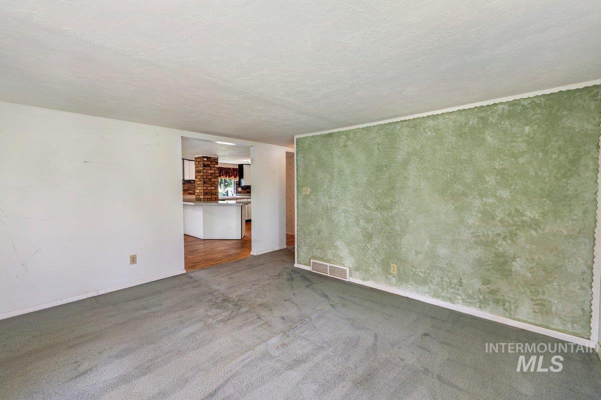 1202 Burley Ave. Property Photo 11