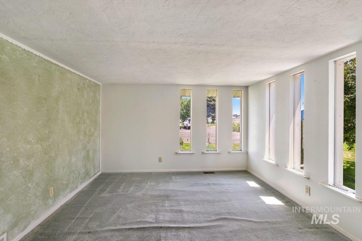 1202 Burley Ave. Property Photo 12