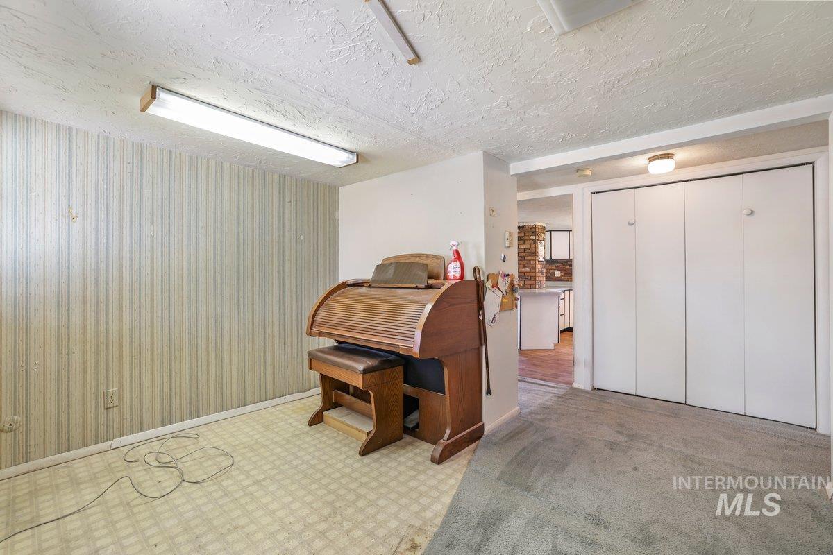 1202 Burley Ave. Property Photo 14