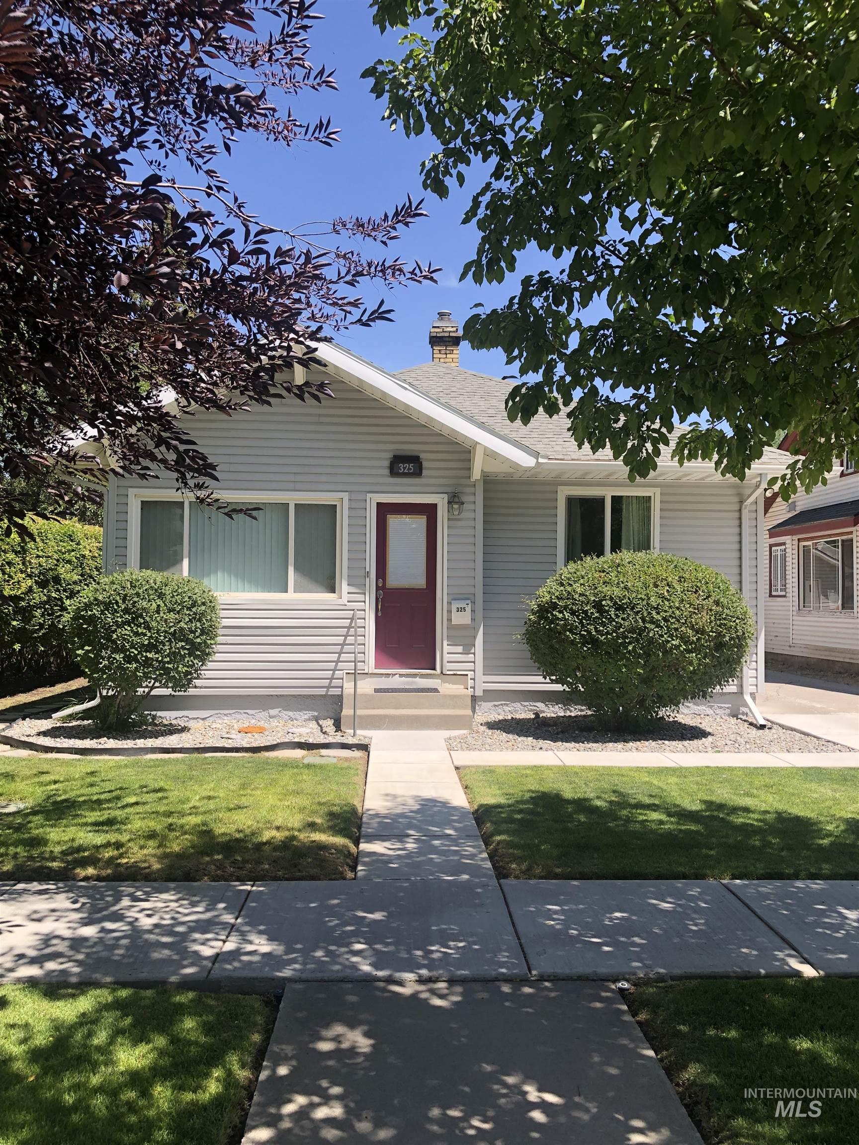 325 6th ave E Property Photo 1
