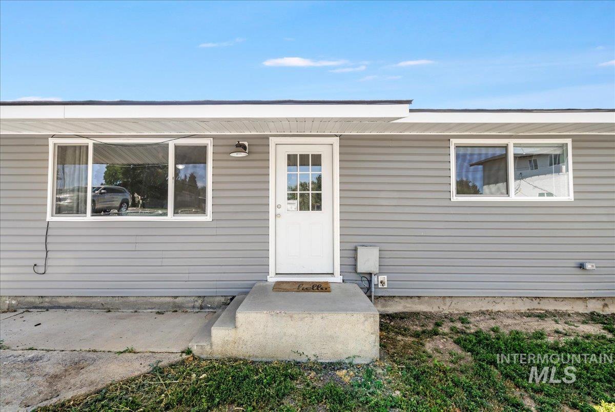 1934 Shoup Ave E Property Photo 1