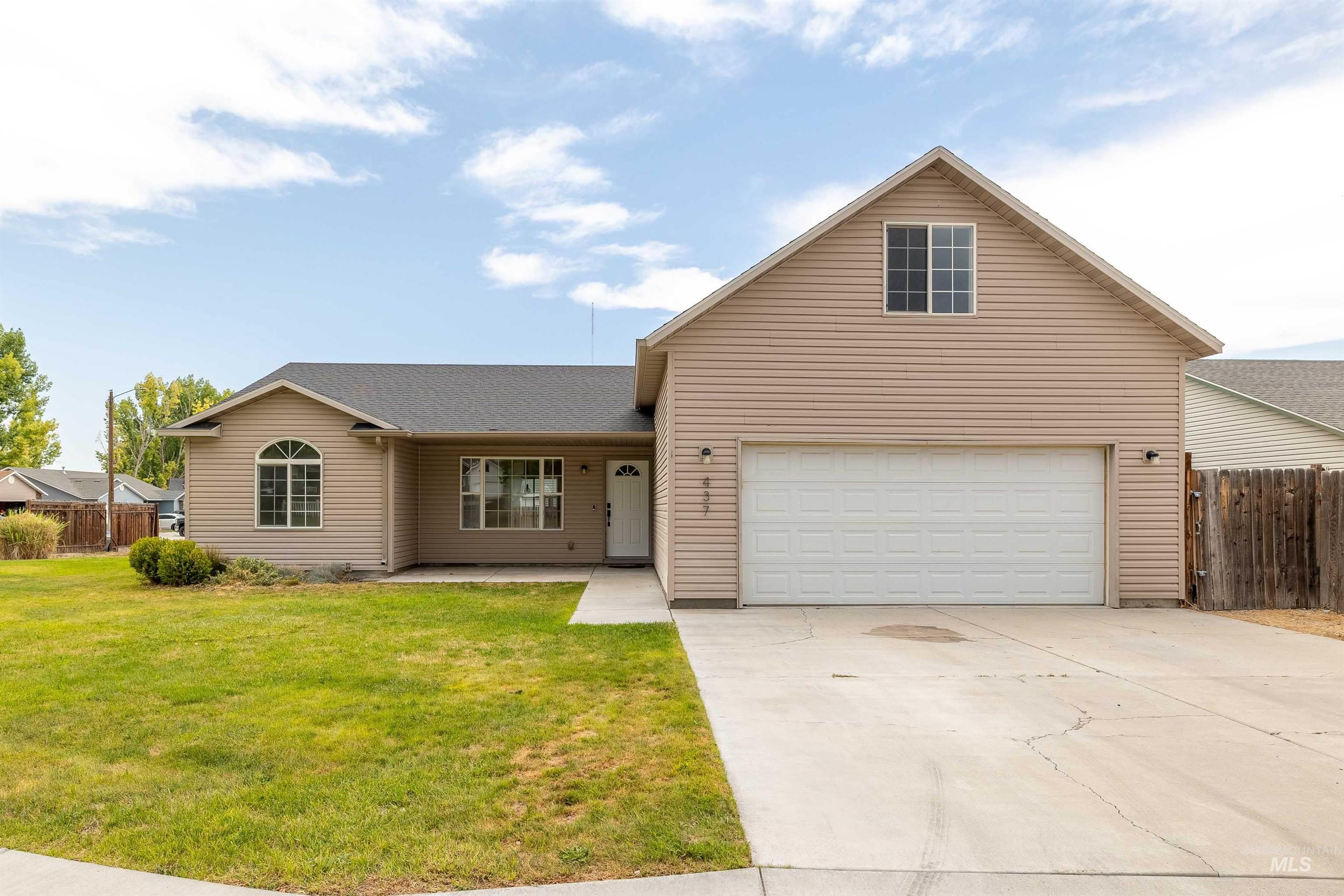 437 Hunter Ave Property Photo 1