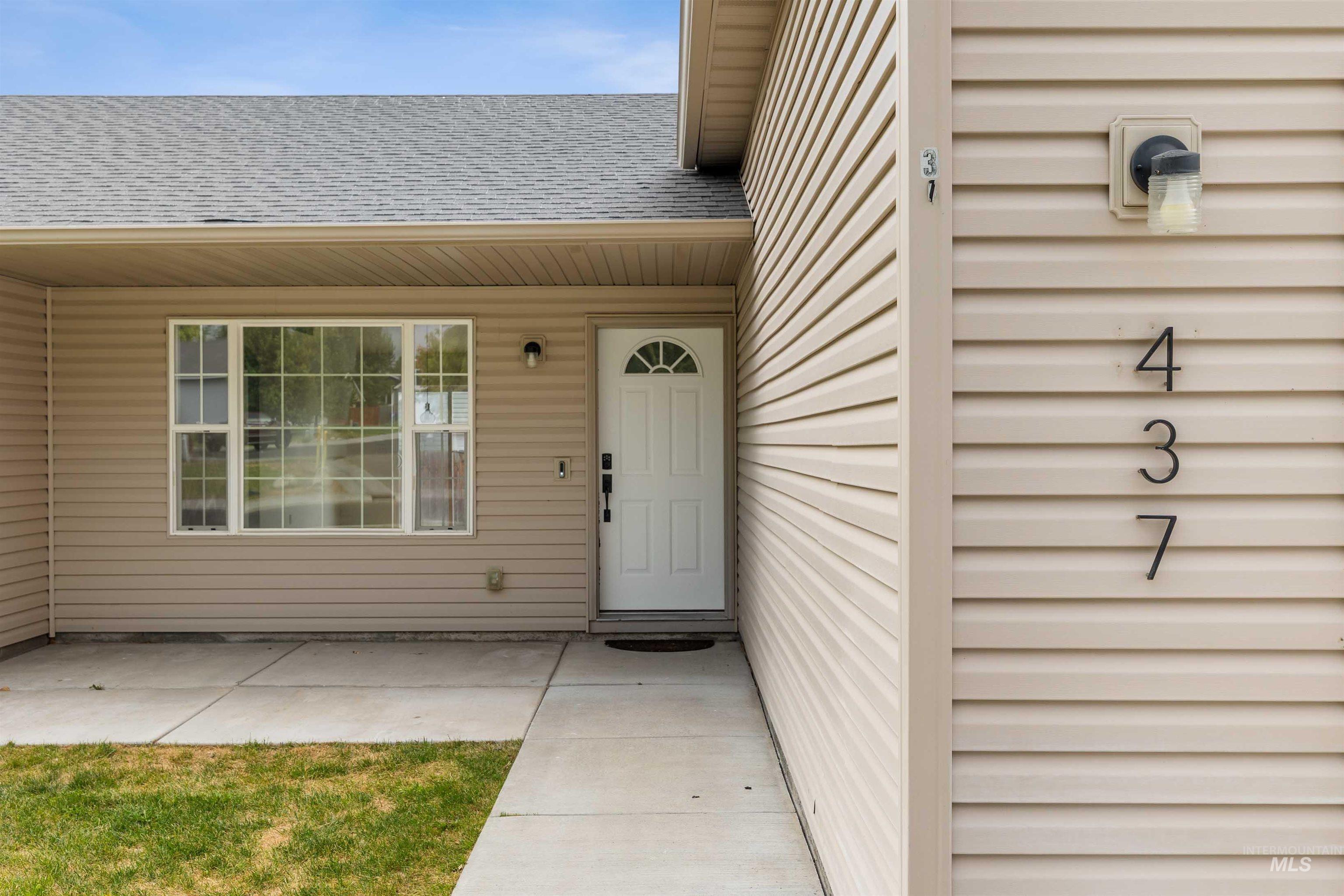 437 Hunter Ave Property Photo 2