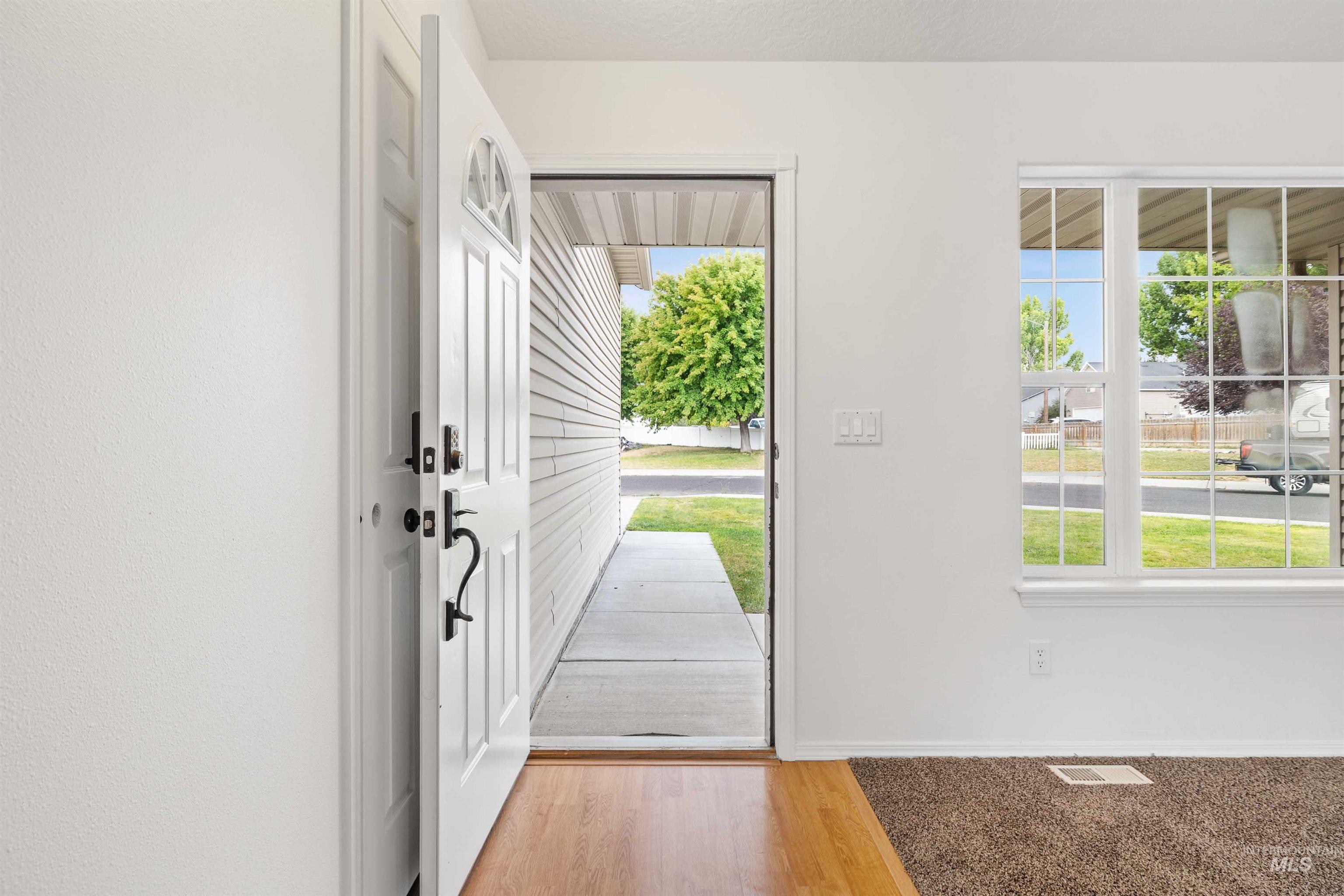 437 Hunter Ave Property Photo 3