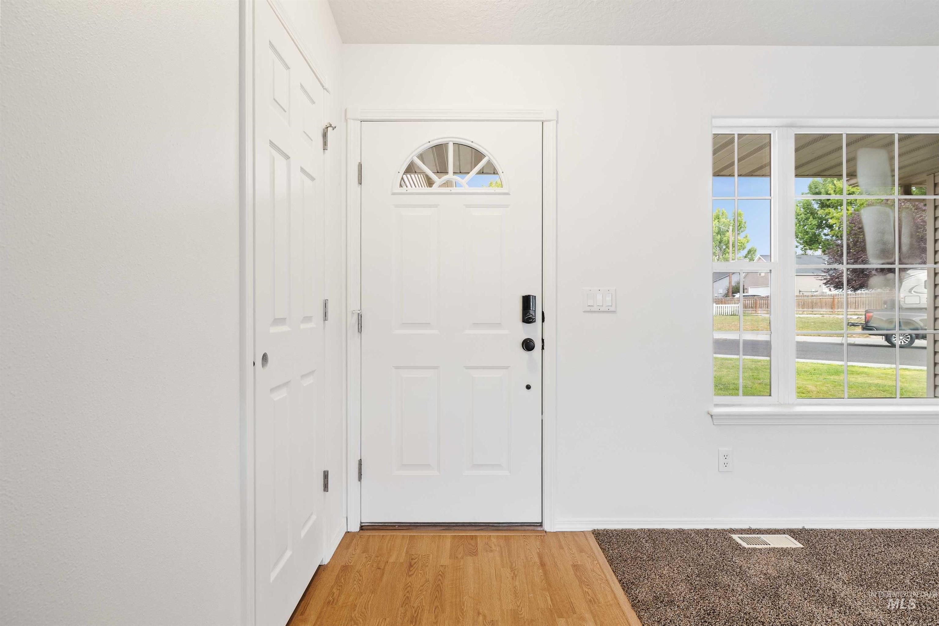 437 Hunter Ave Property Photo 4