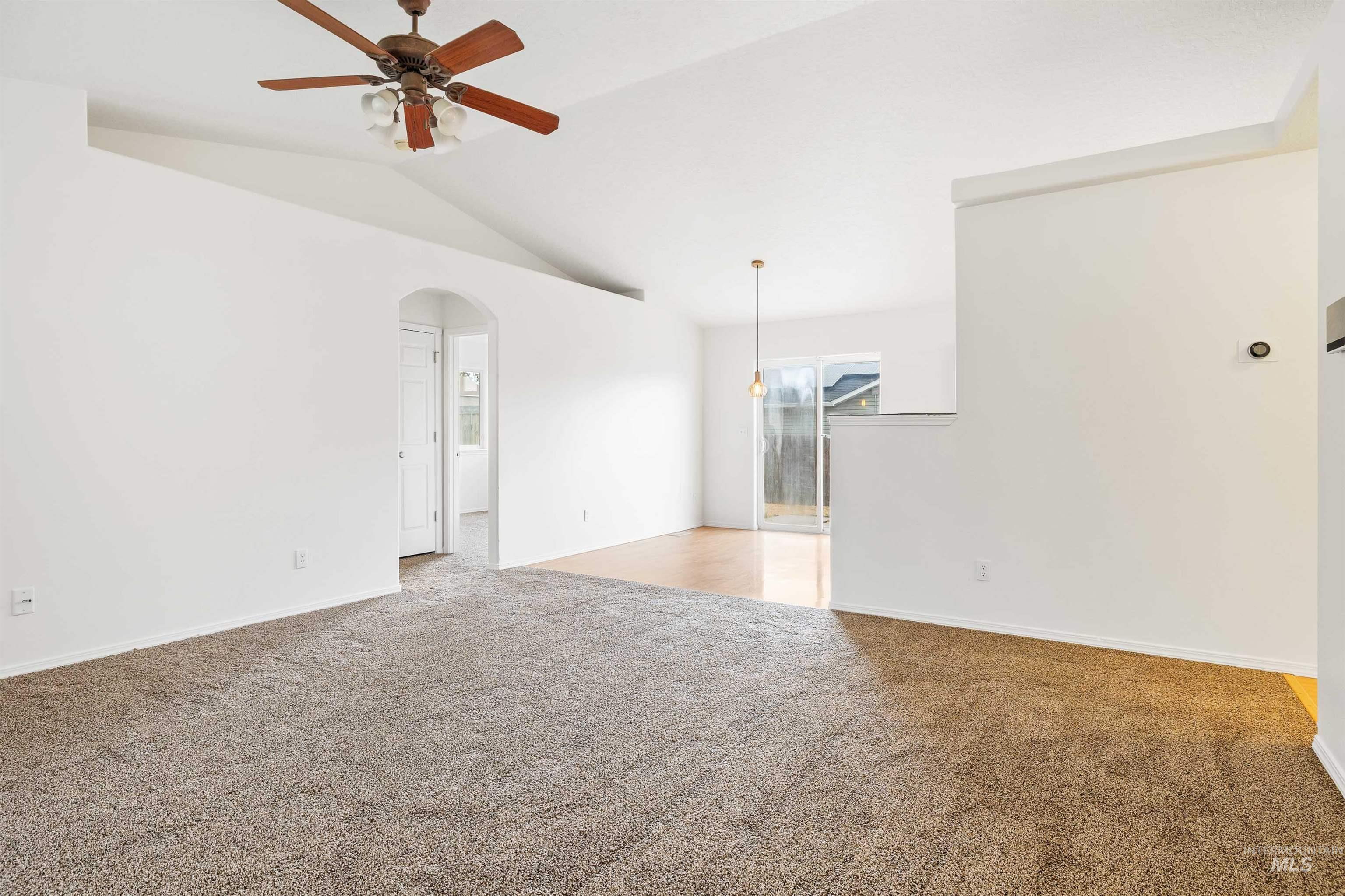 437 Hunter Ave Property Photo 5