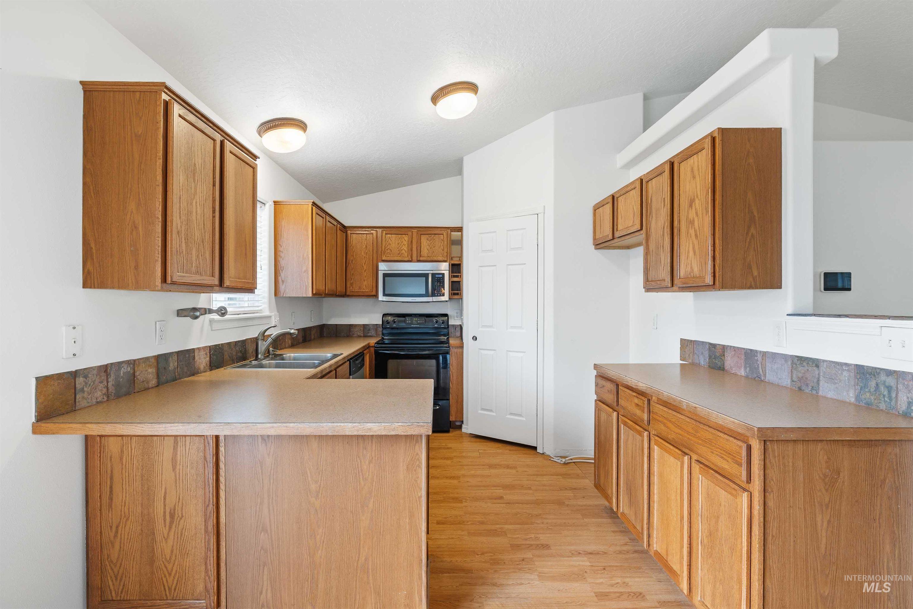 437 Hunter Ave Property Photo 7