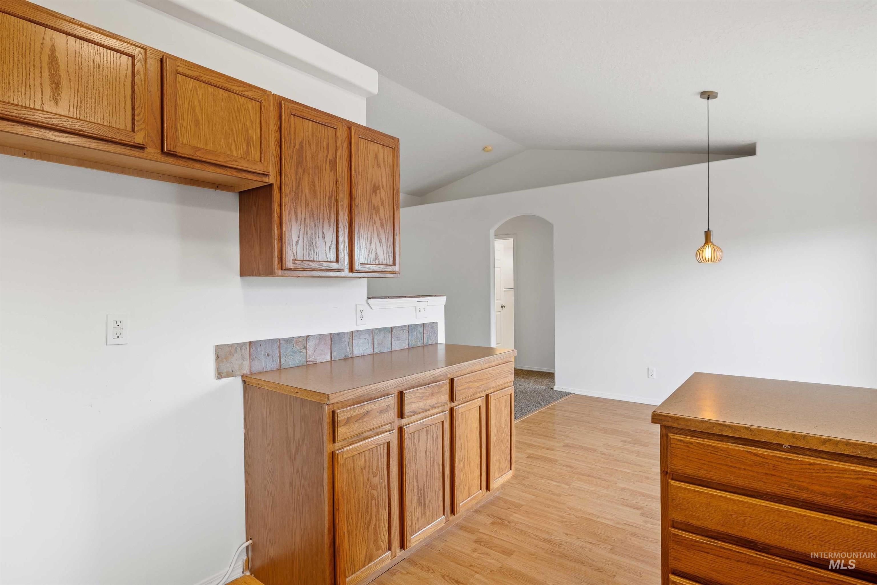 437 Hunter Ave Property Photo 9