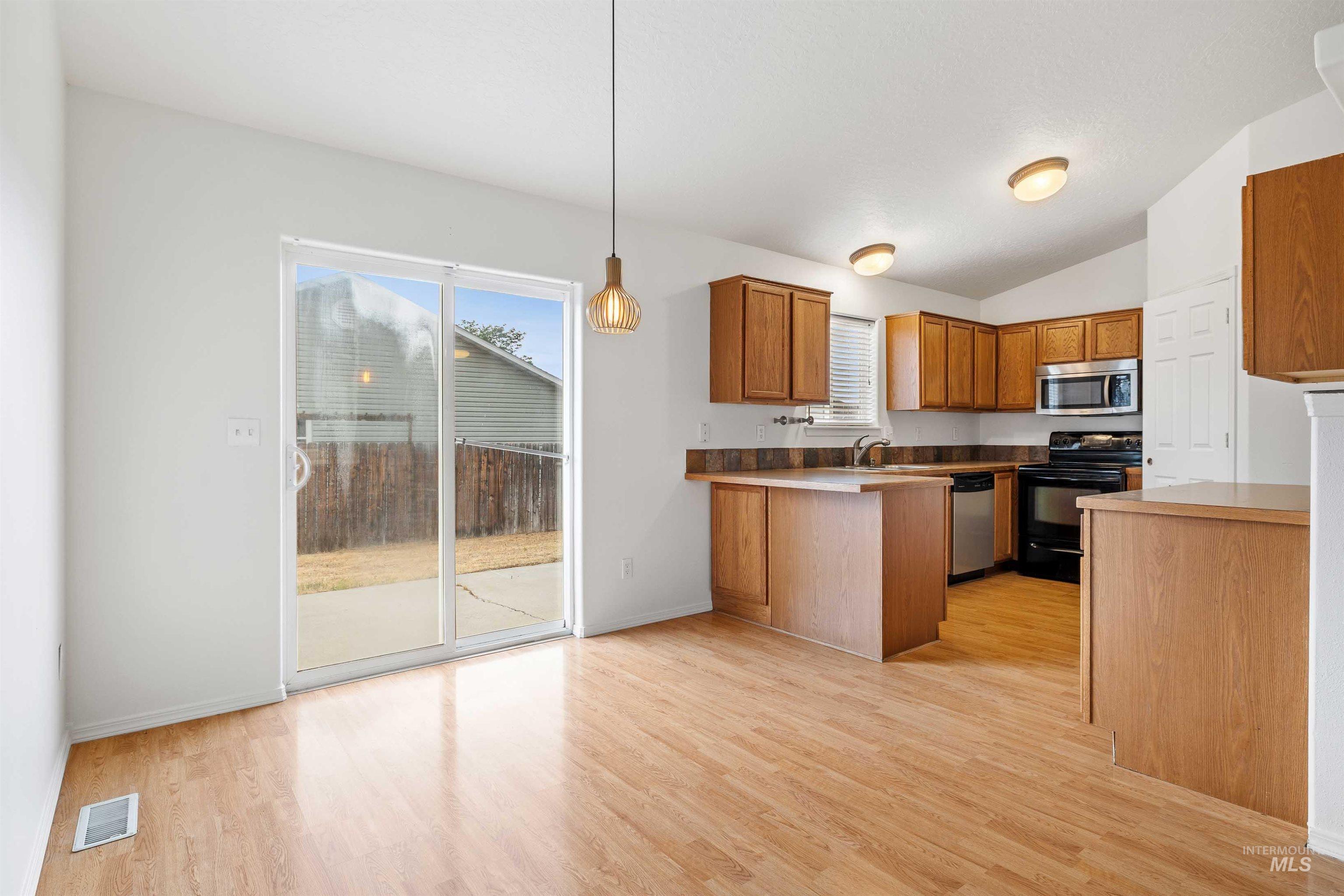 437 Hunter Ave Property Photo 10