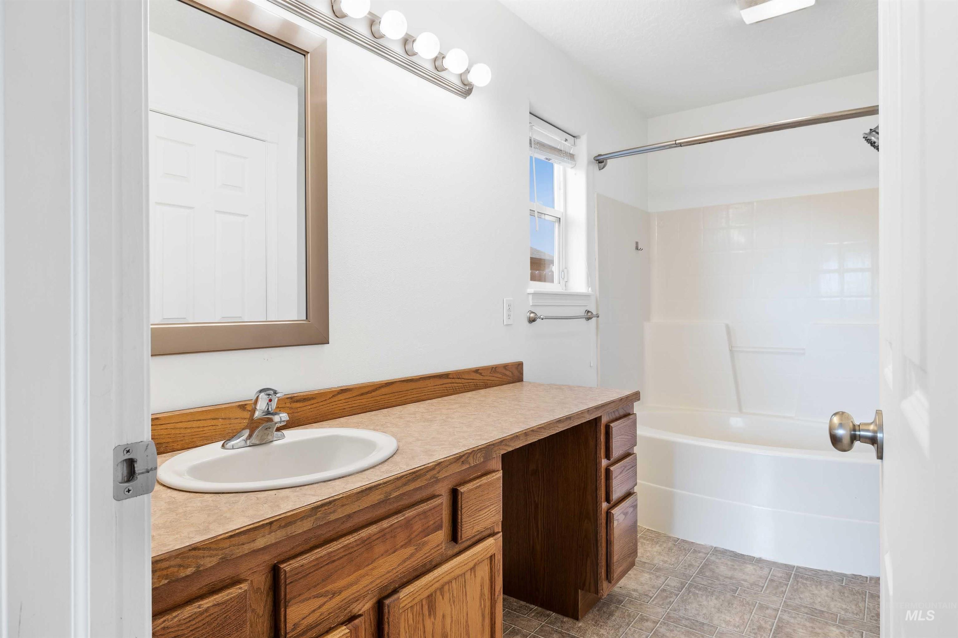 437 Hunter Ave Property Photo 13