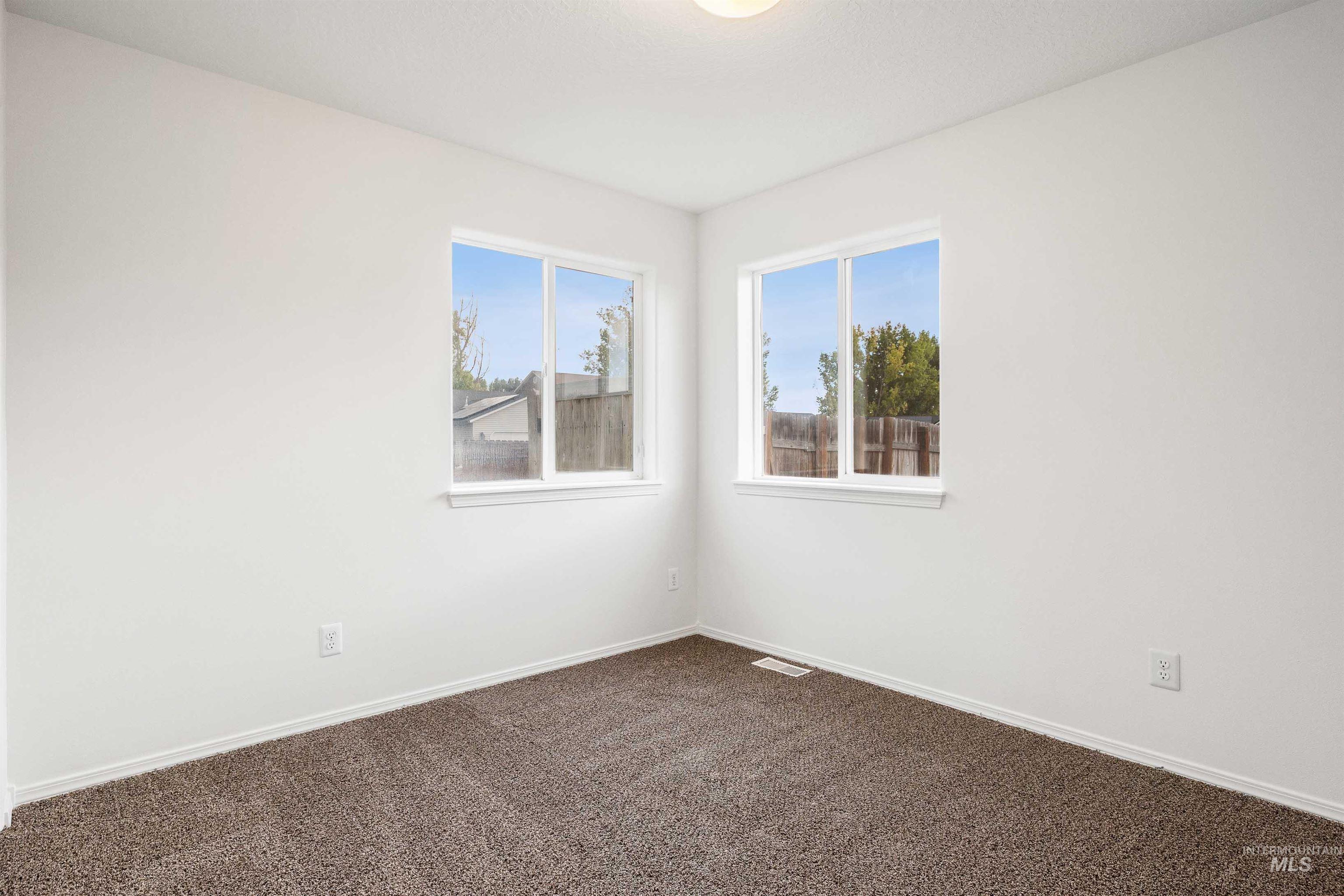 437 Hunter Ave Property Photo 14