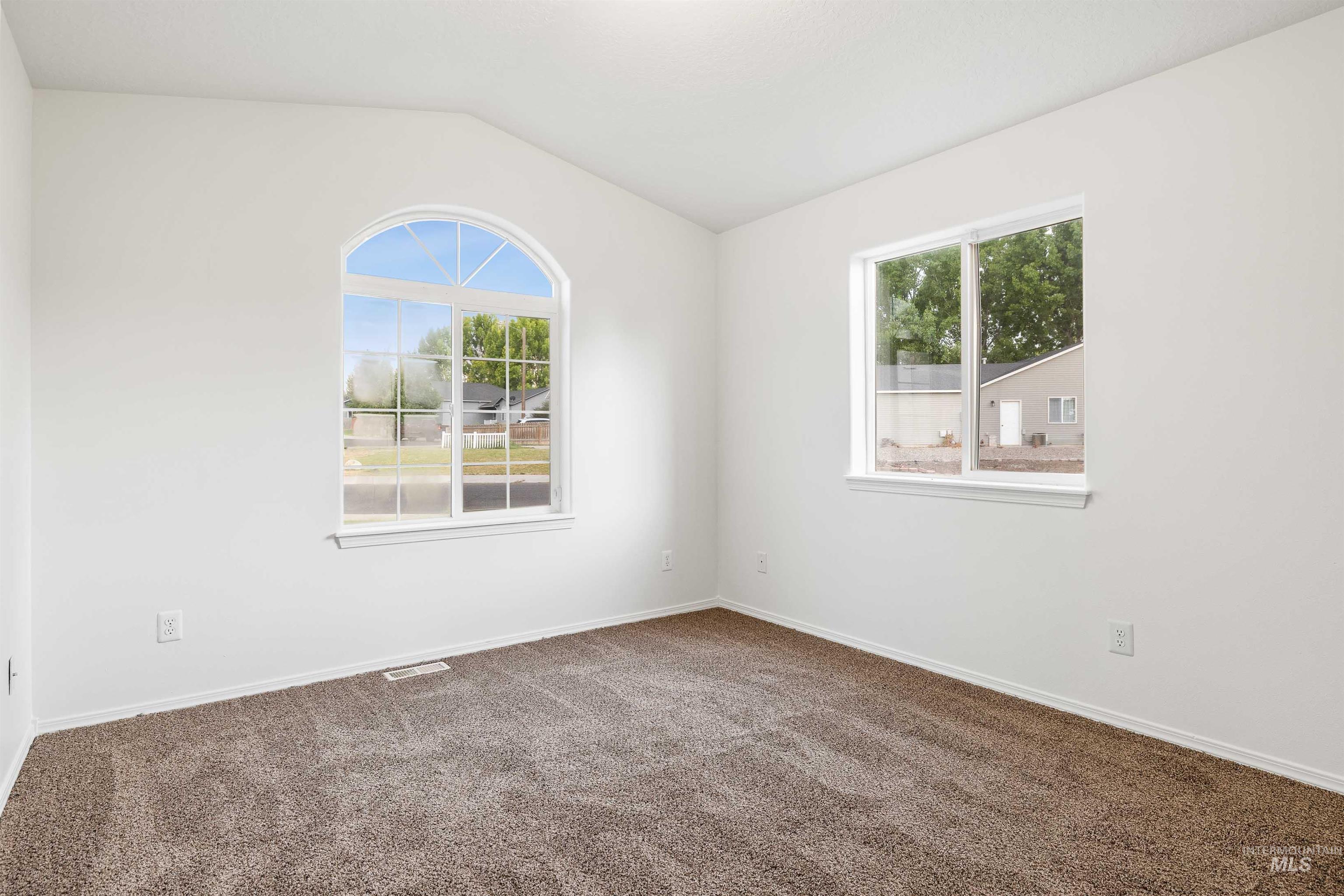 437 Hunter Ave Property Photo 17