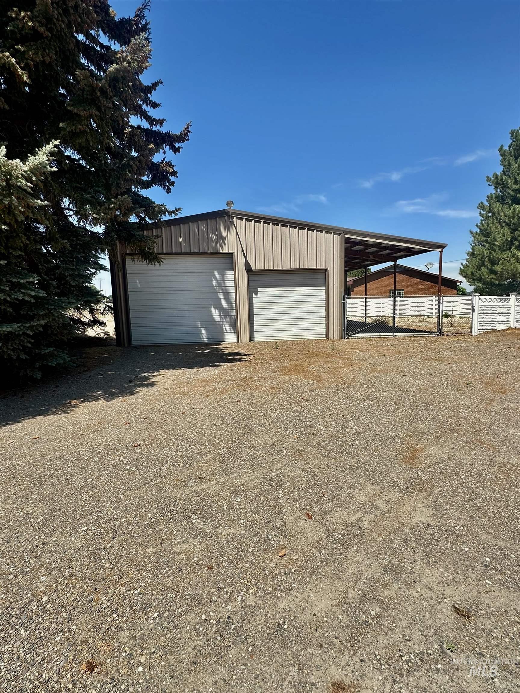 236 E Hwy 81 Property Photo 4
