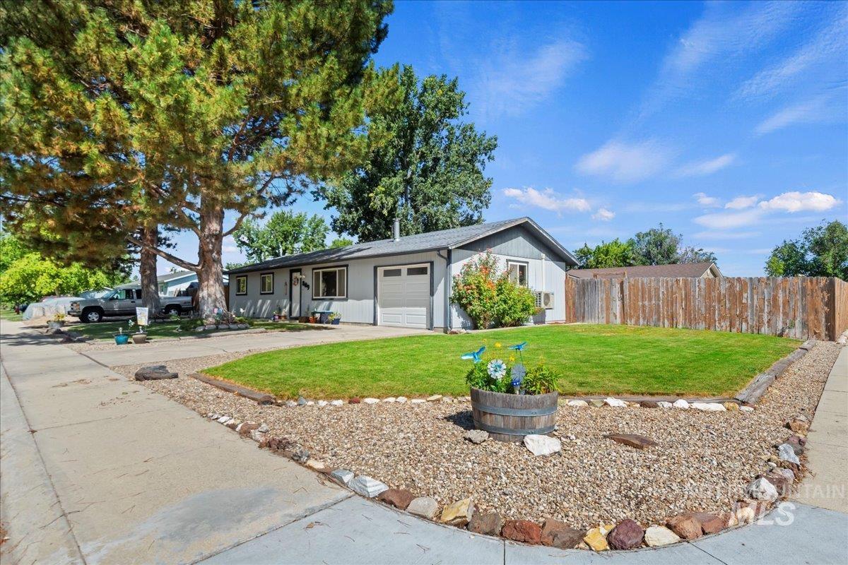 809 Hudson Property Photo 3