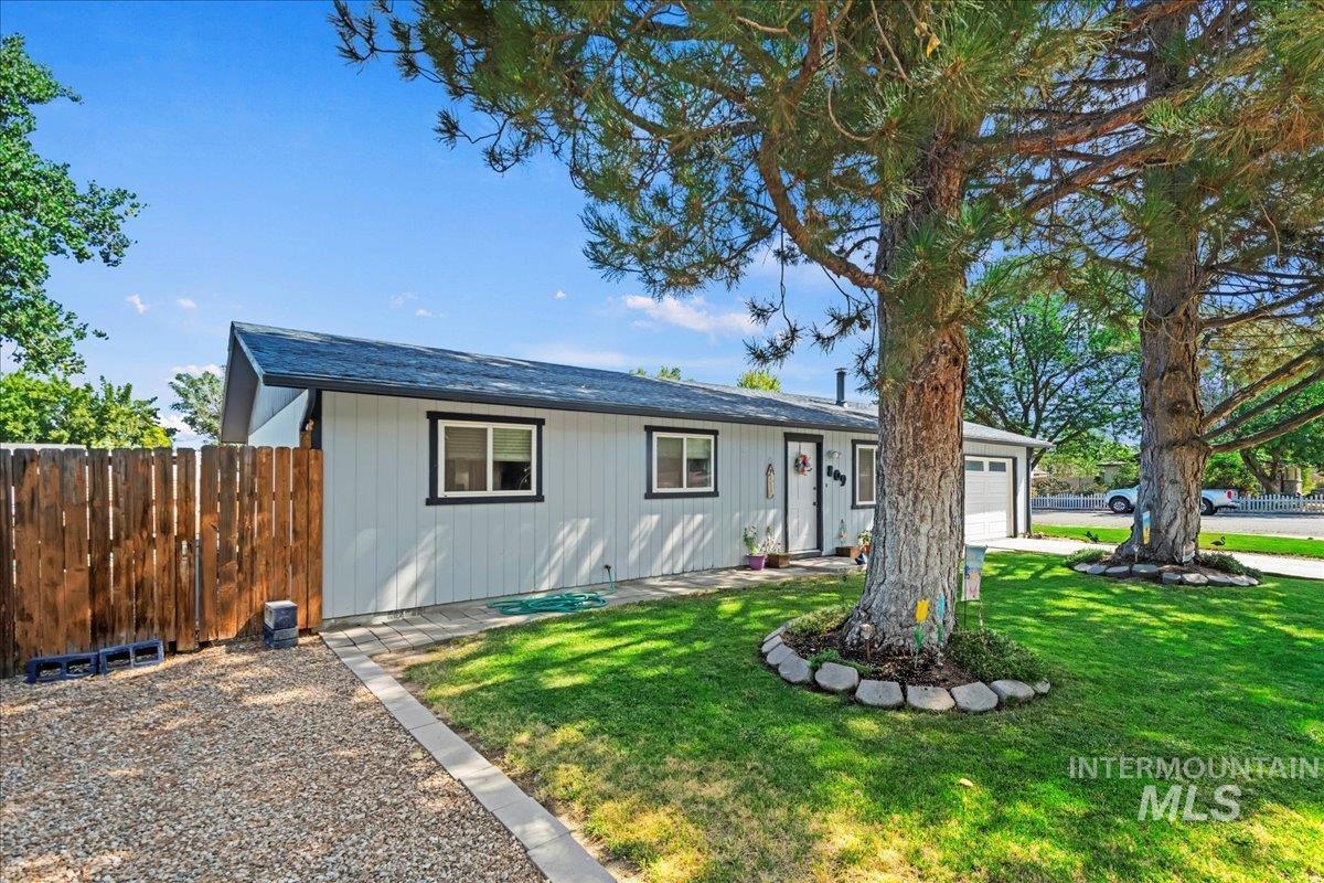 809 Hudson Property Photo 5