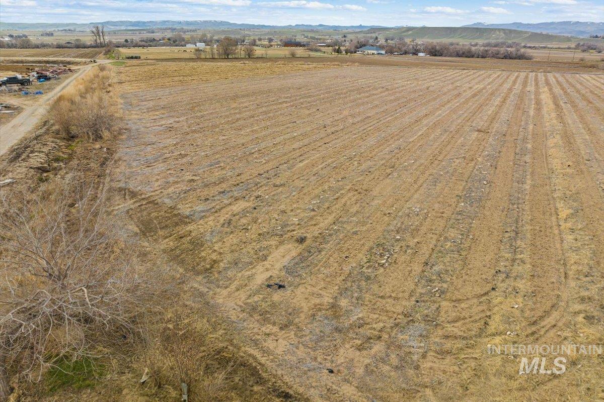 21488 Case Ln Property Photo 14