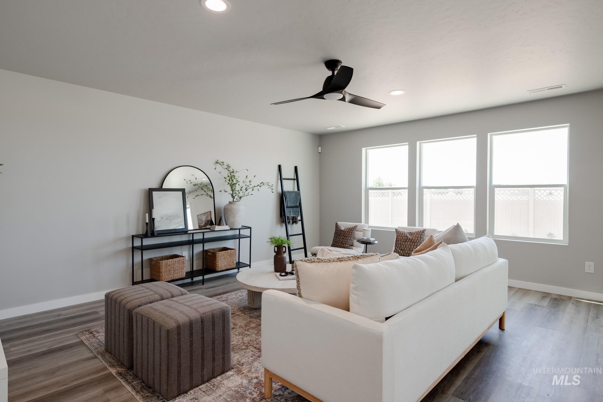 2731 E Valley Wind St Property Photo 6