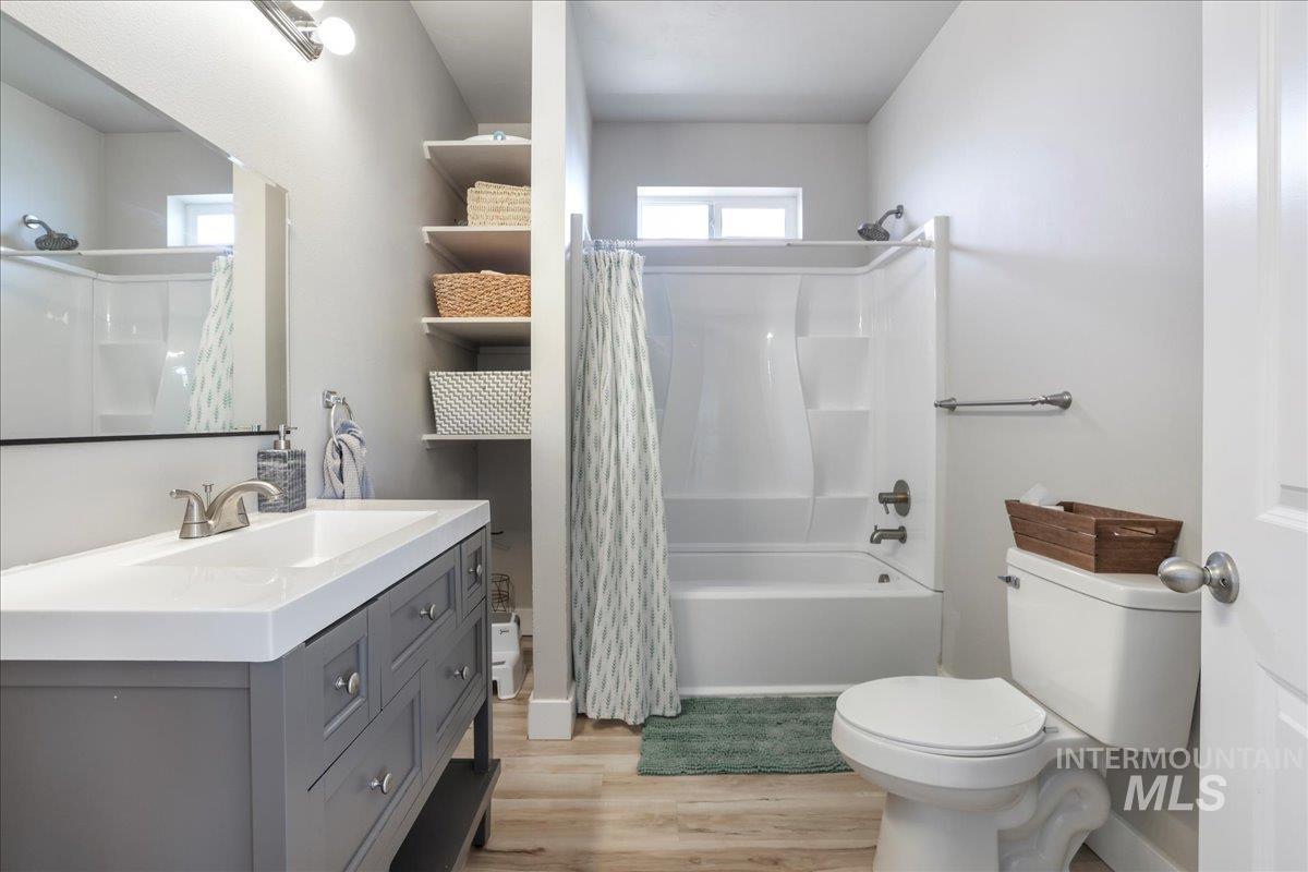 218 E 450 S Property Photo 17