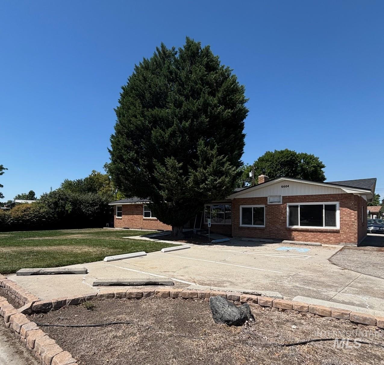 6604 W Overland Property Photo 1