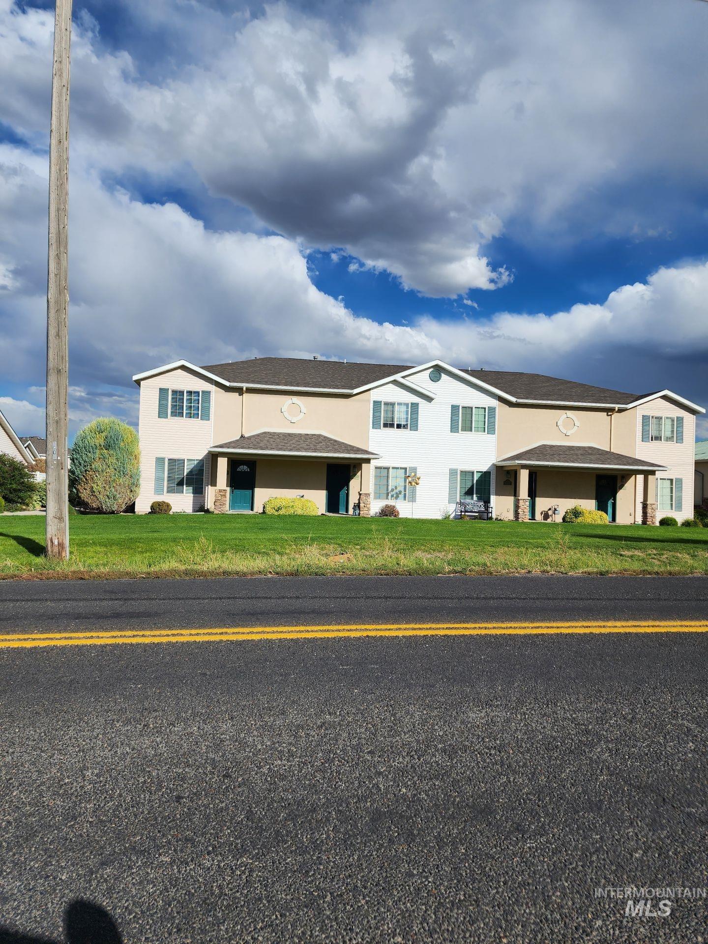 1897 Hampton Way Property Photo 1