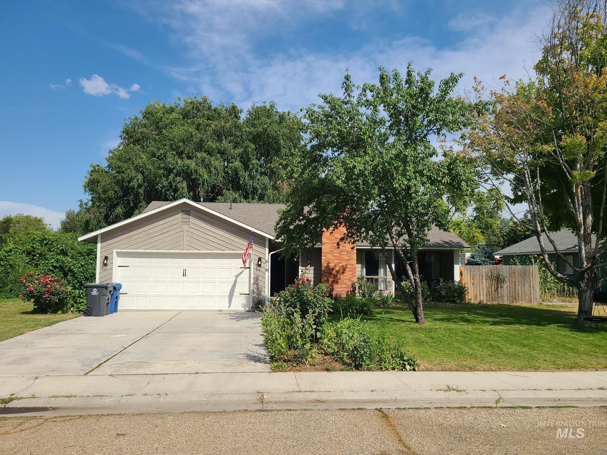 618 Dufur Property Photo 1