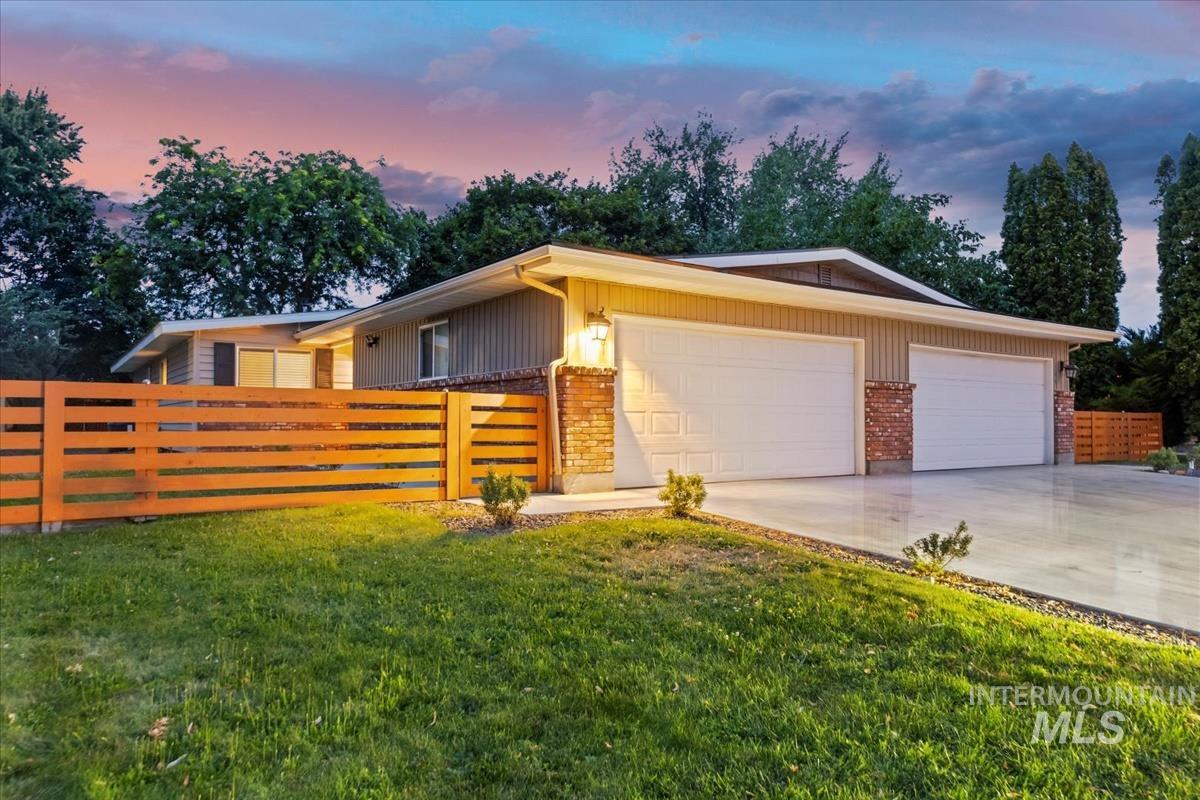 8561 W Goddard Property Photo