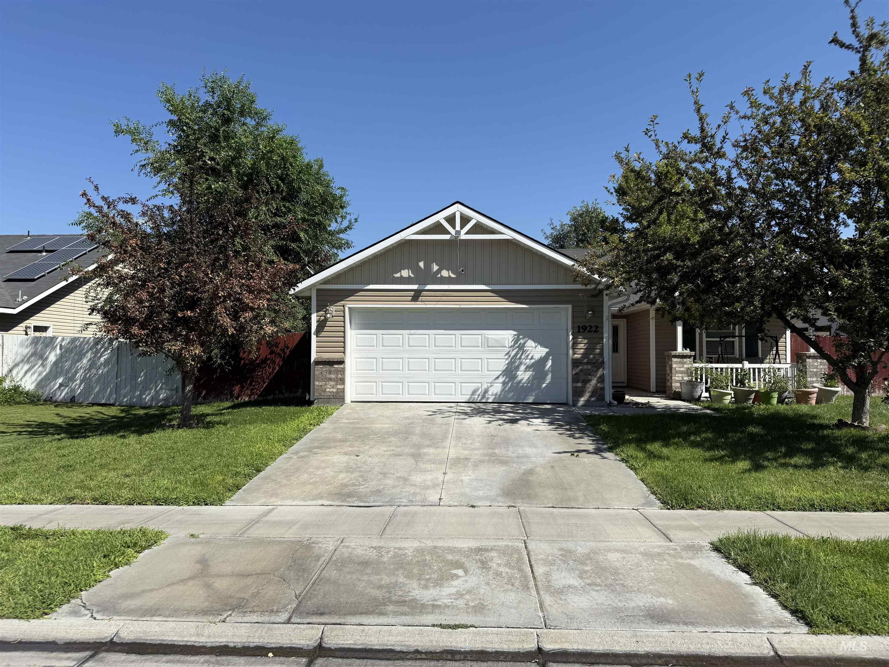 1922 W Neilscott Dr