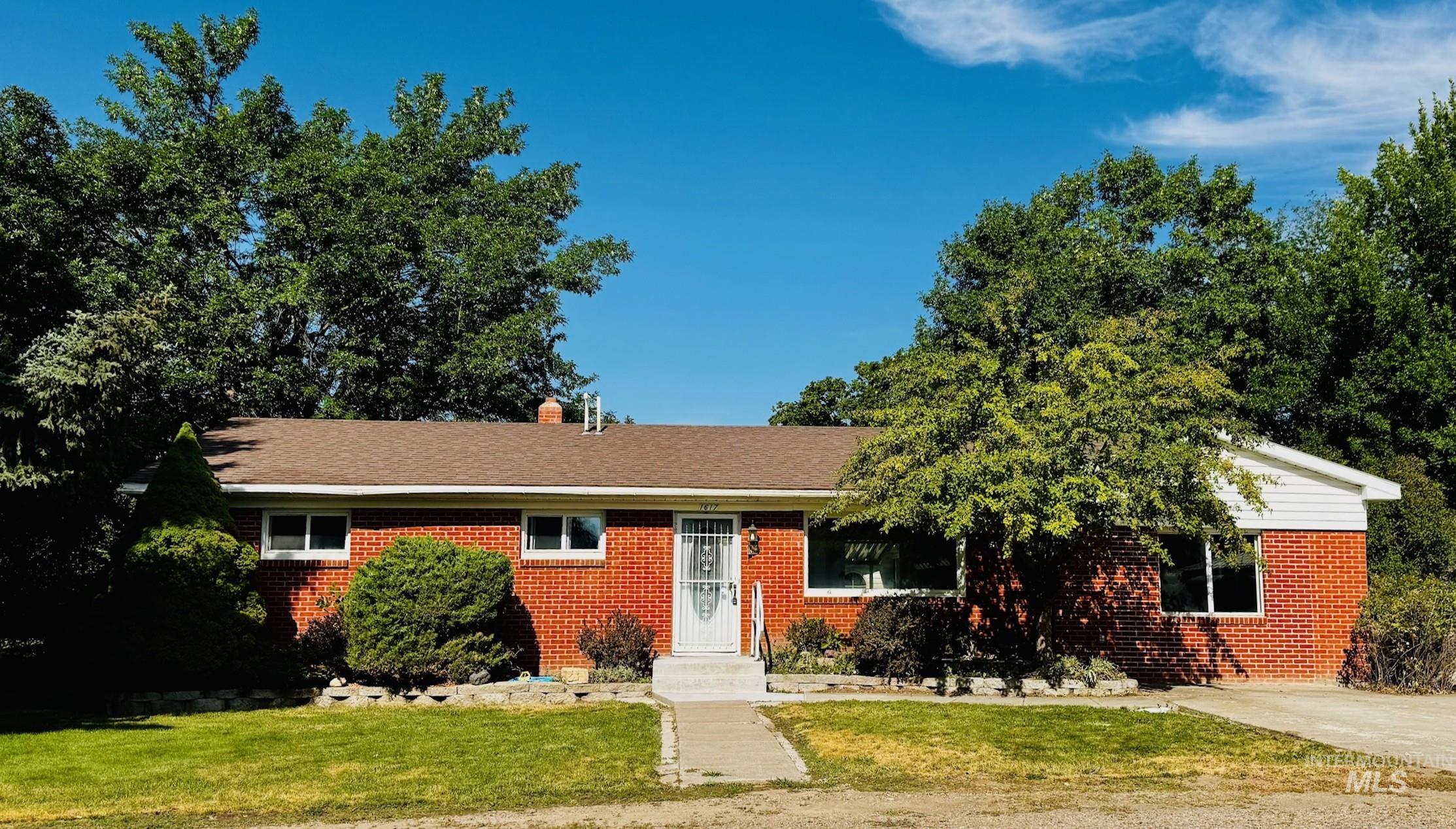 1617 Pine St Property Photo 1