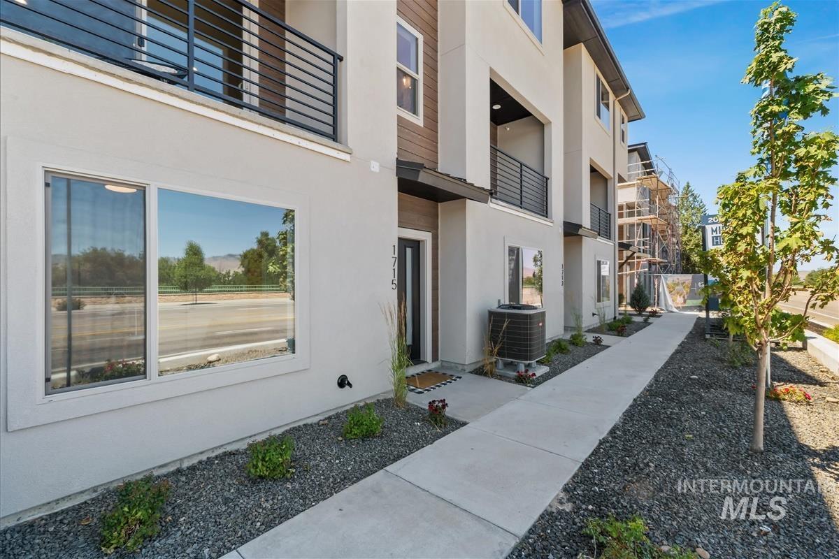 1719 S Federal Way Property Photo 1