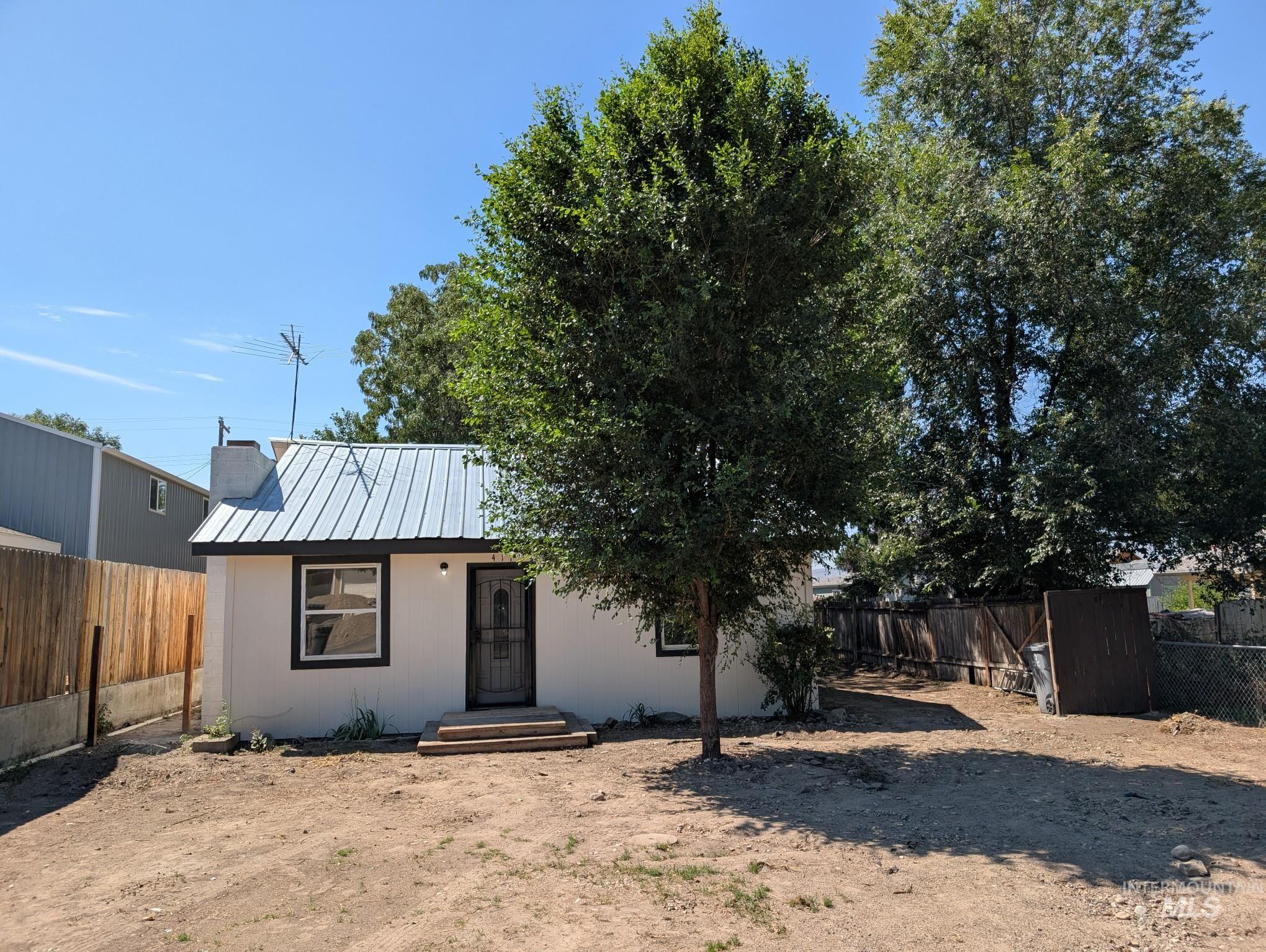 411 W California Property Photo 1