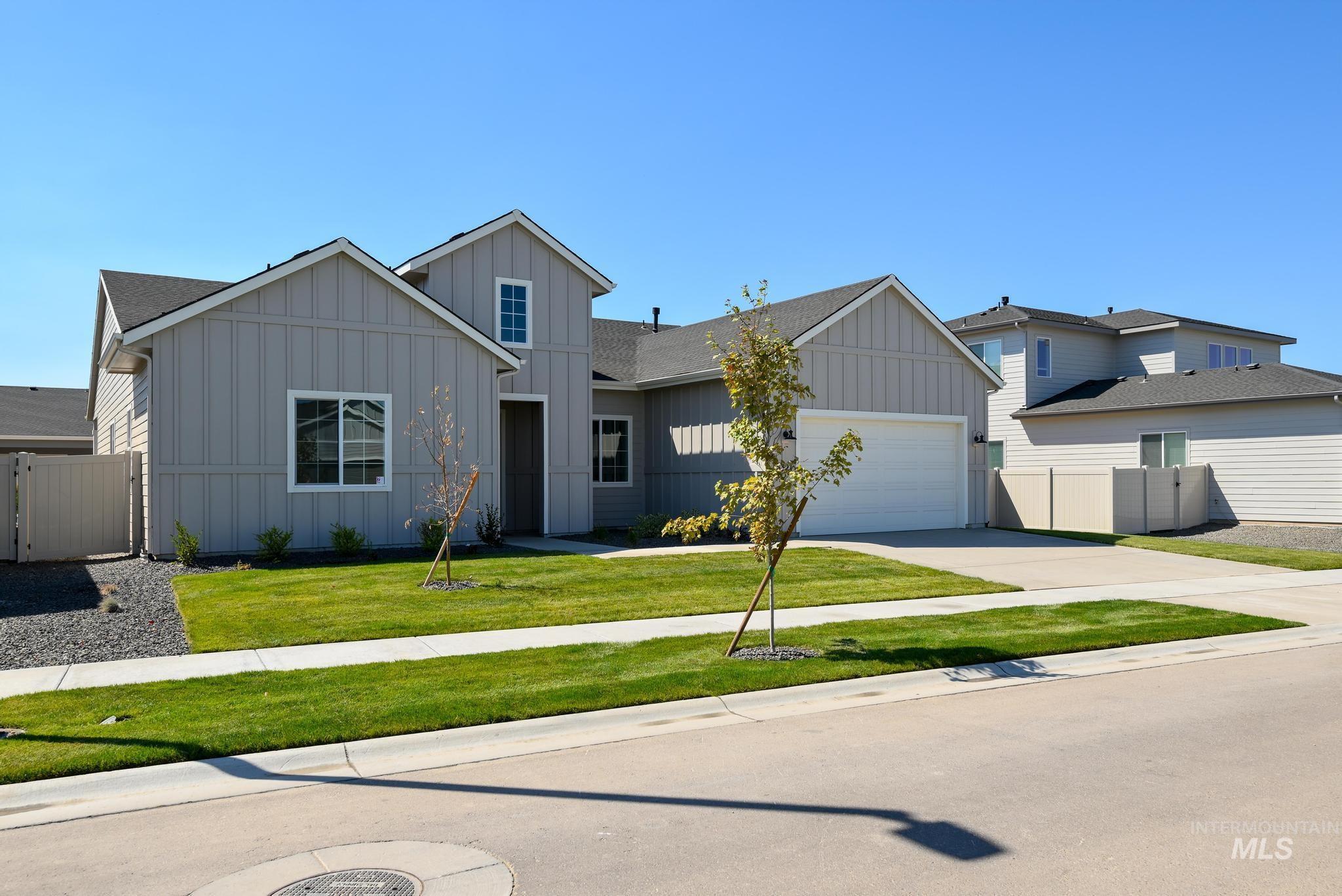 5321 W River Oaks Dr Property Photo 1