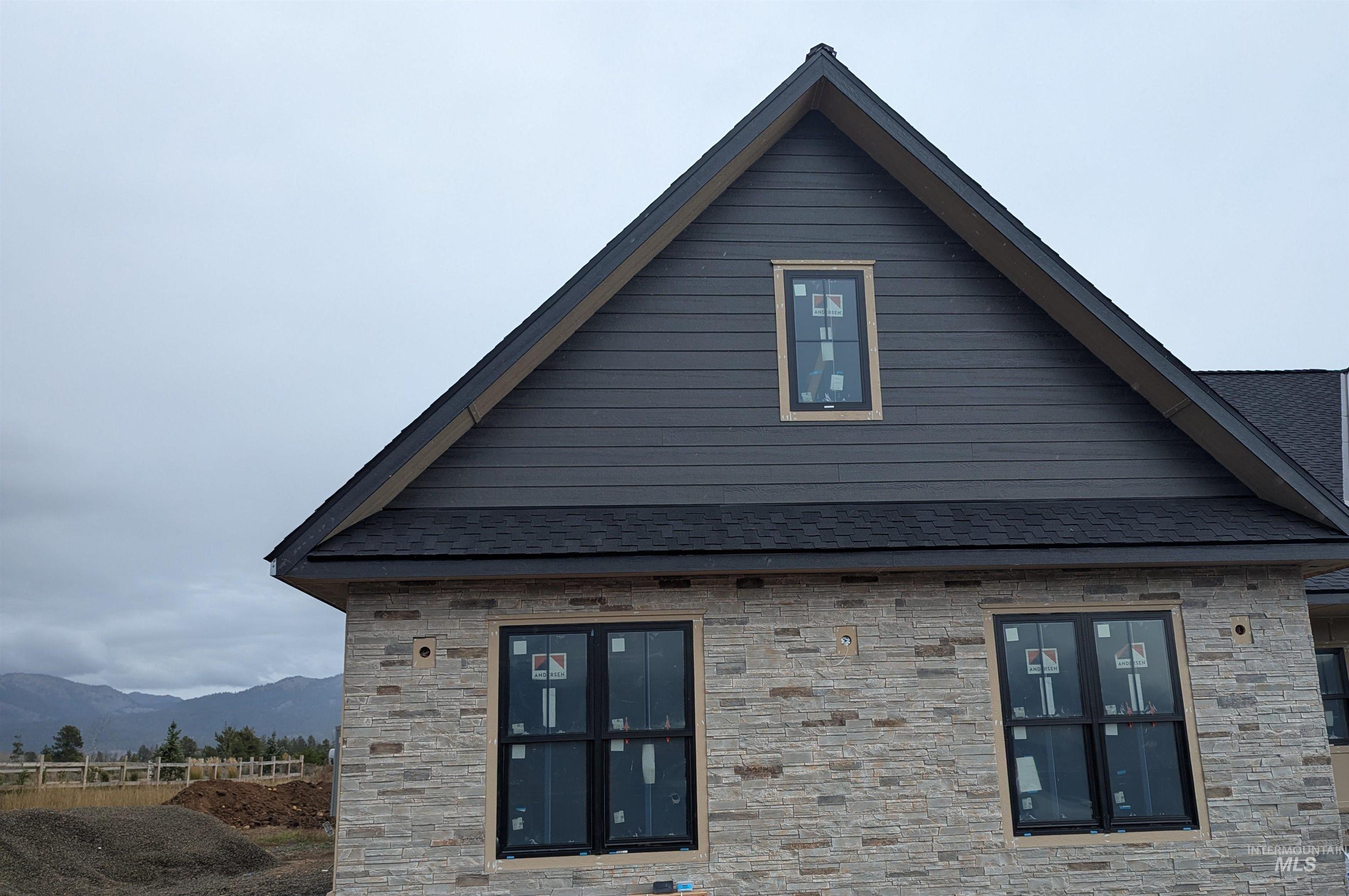 13910 Sky View Court Property Photo 3