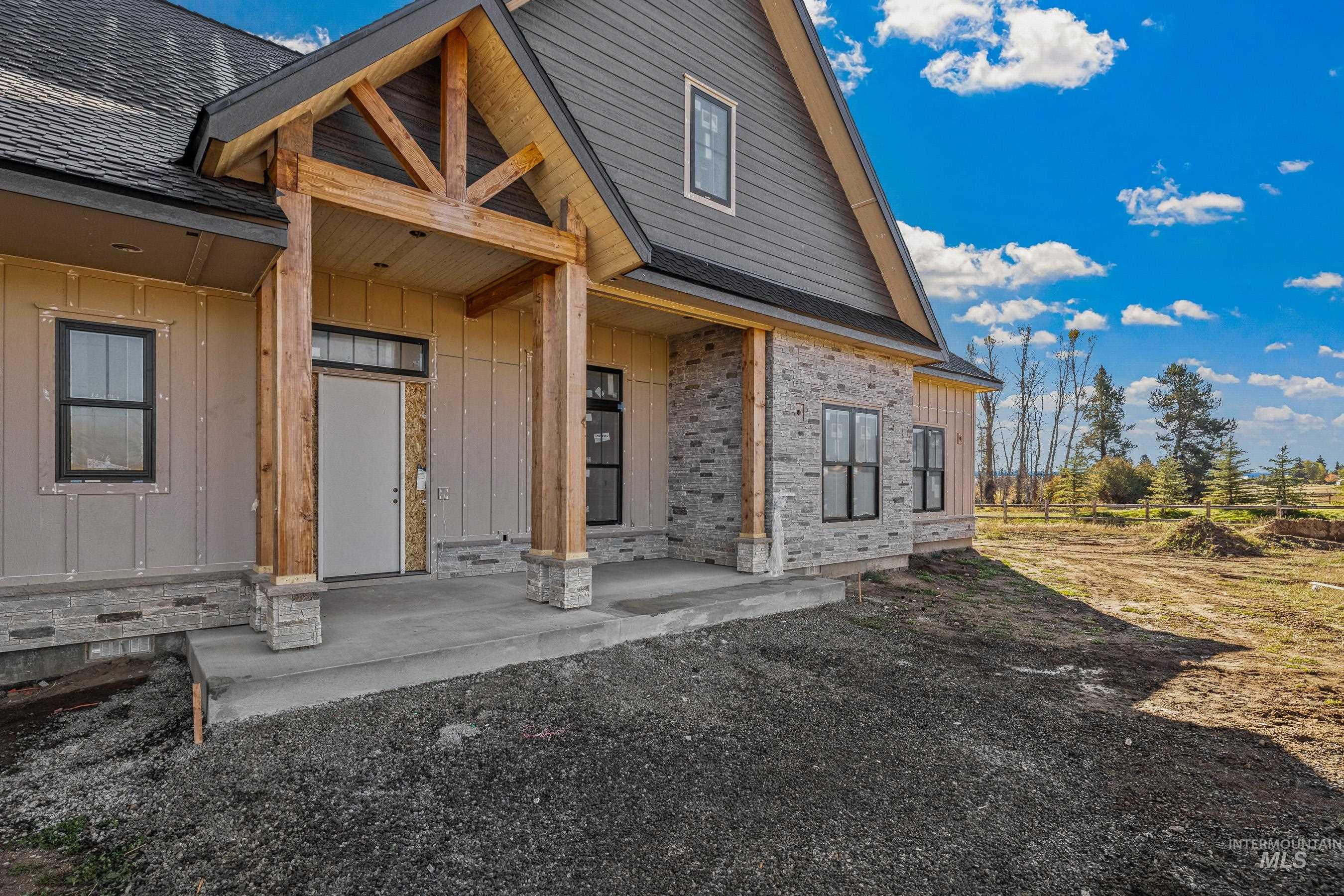 13910 Sky View Court Property Photo 4