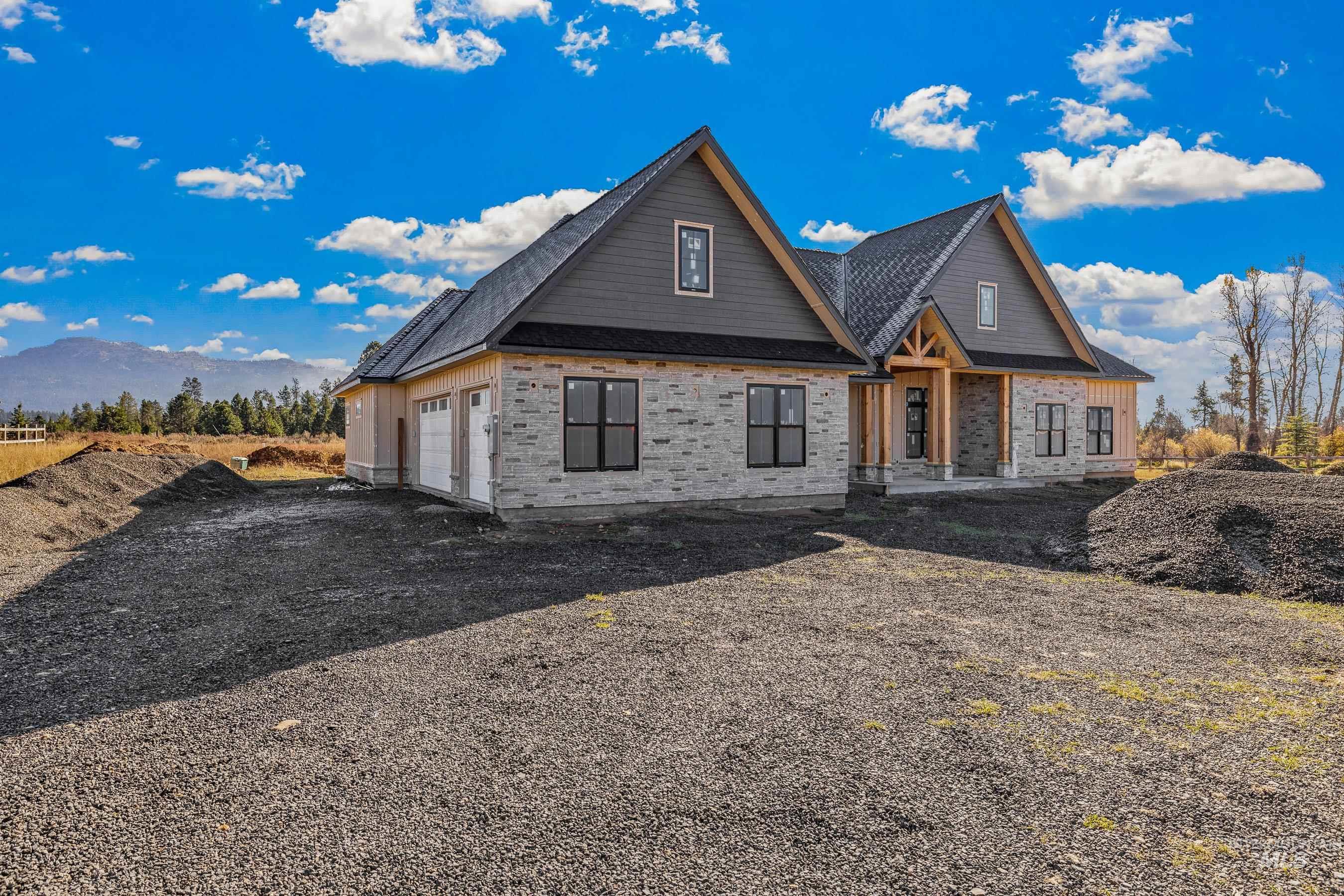 13910 Sky View Court Property Photo 6