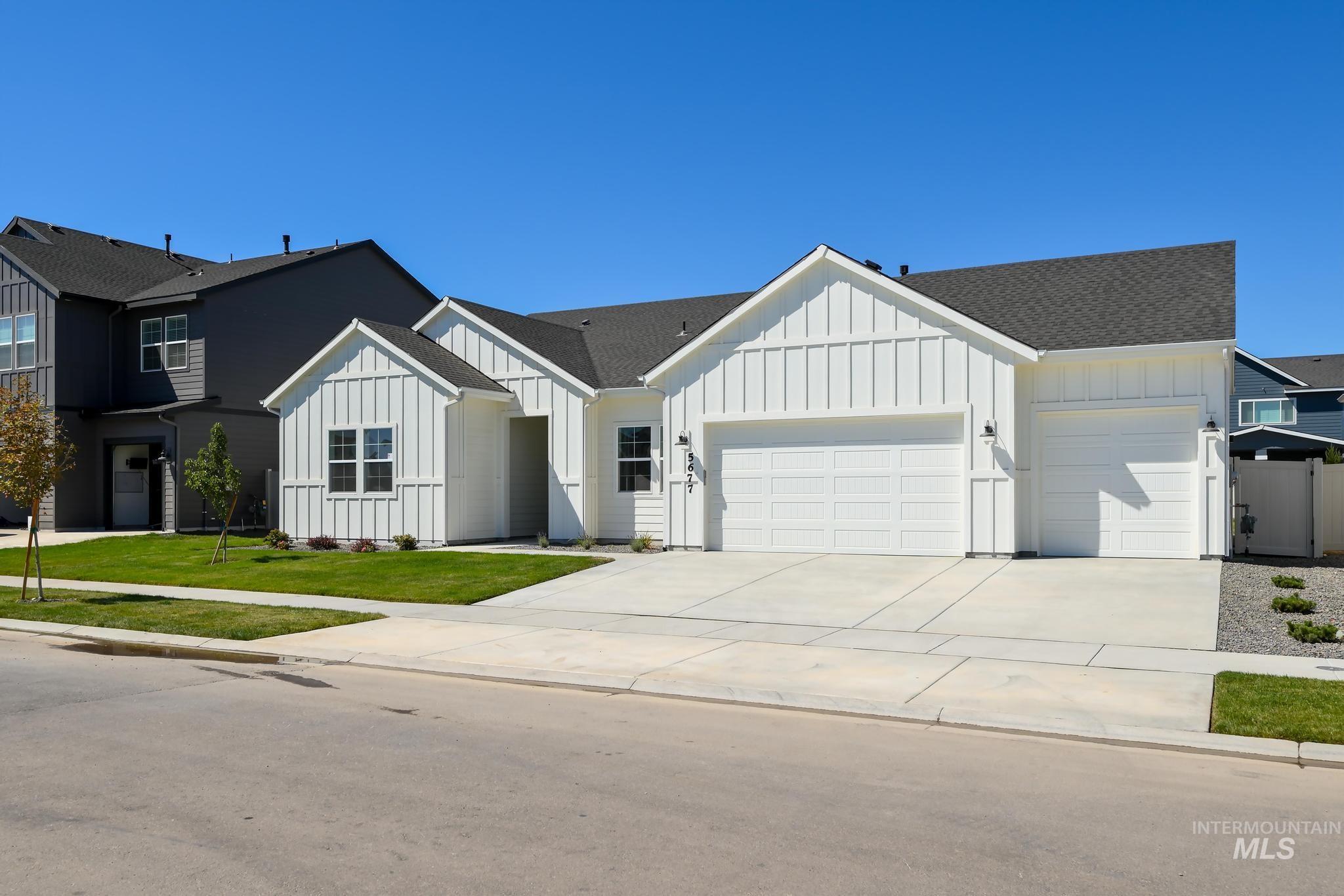 5677 N Christian Ave Property Photo 3