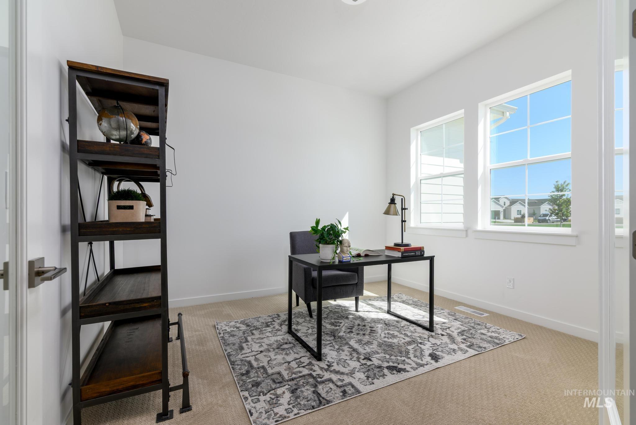 5677 N Christian Ave Property Photo 4