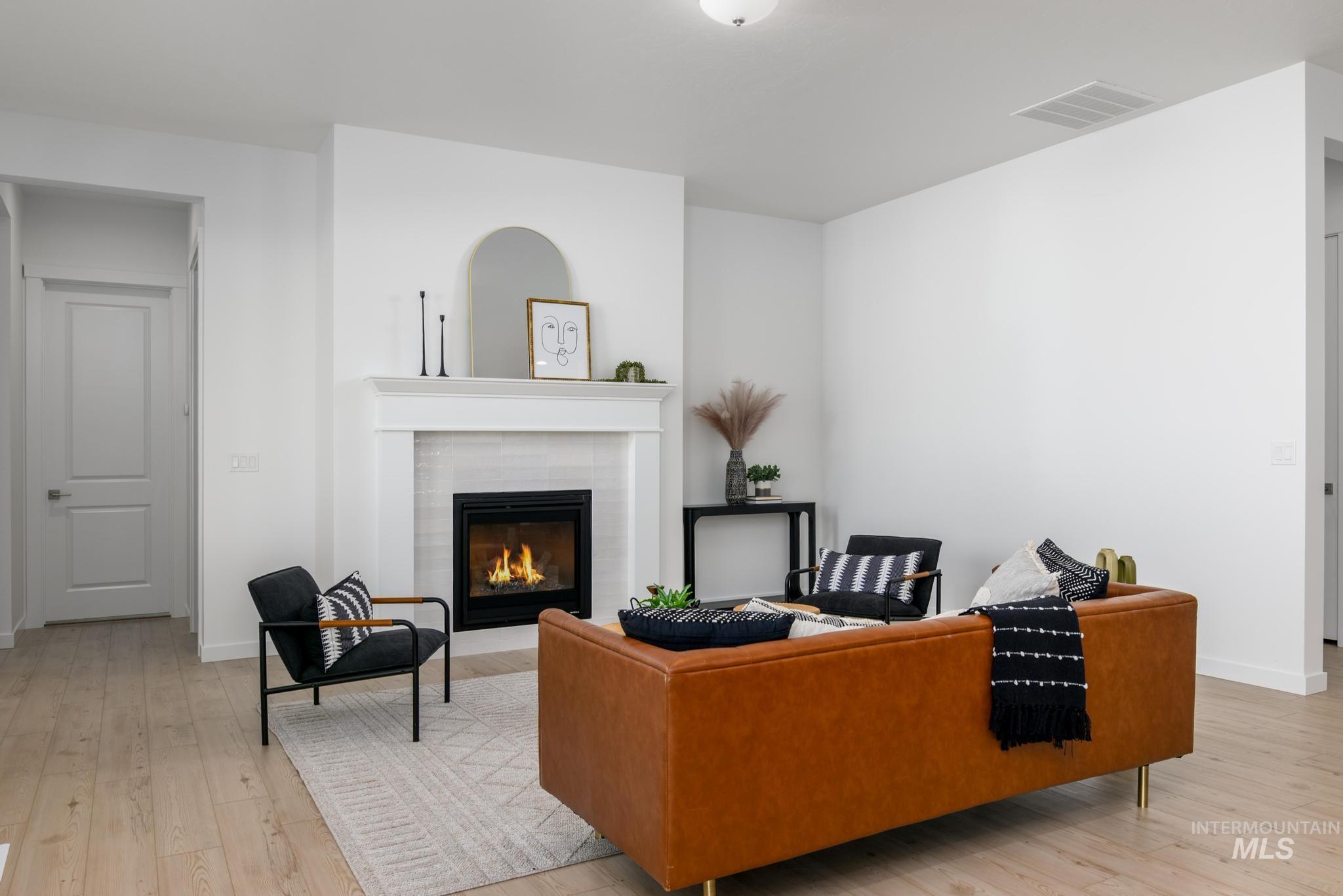 5677 N Christian Ave Property Photo 5