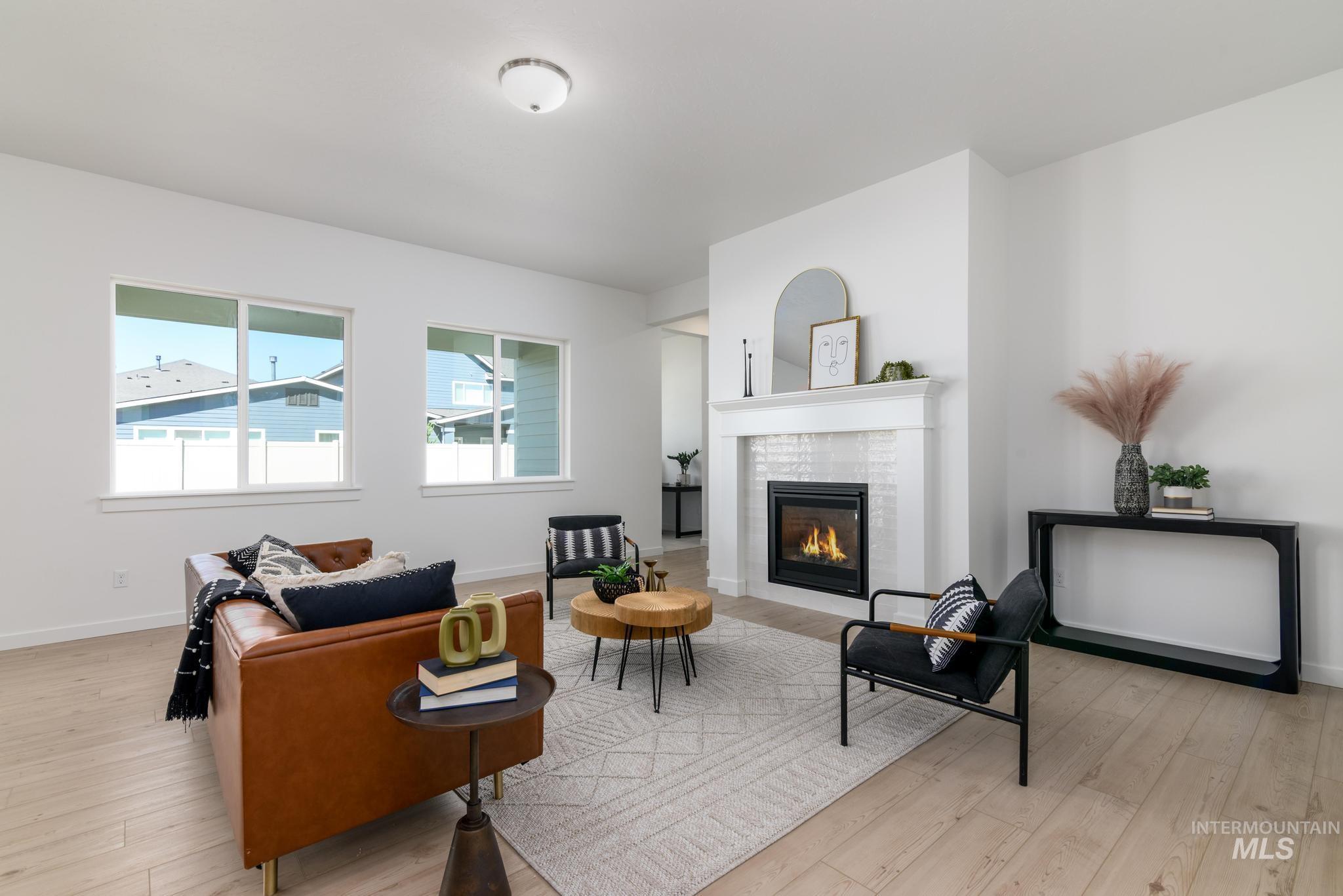 5677 N Christian Ave Property Photo 6