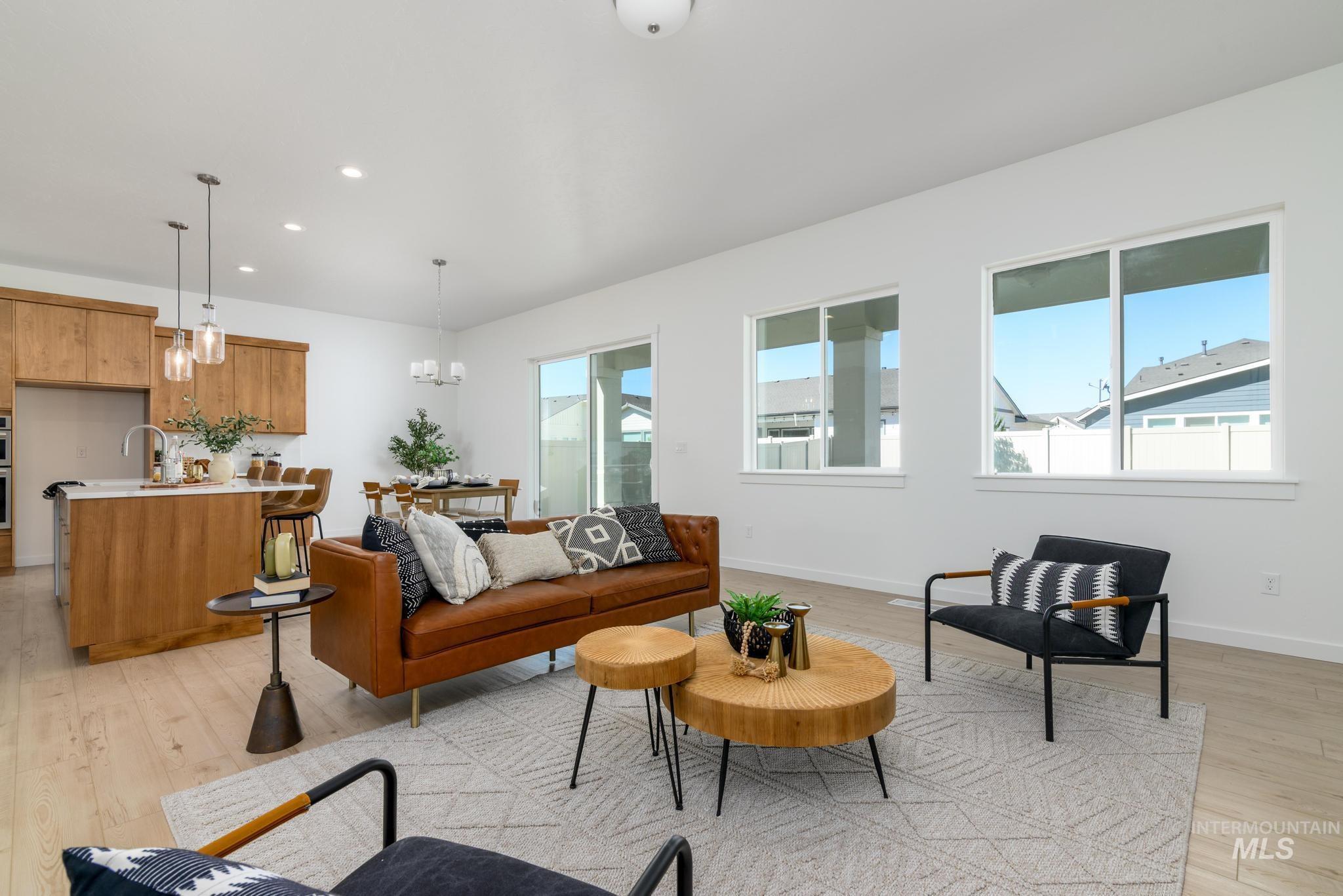 5677 N Christian Ave Property Photo 9