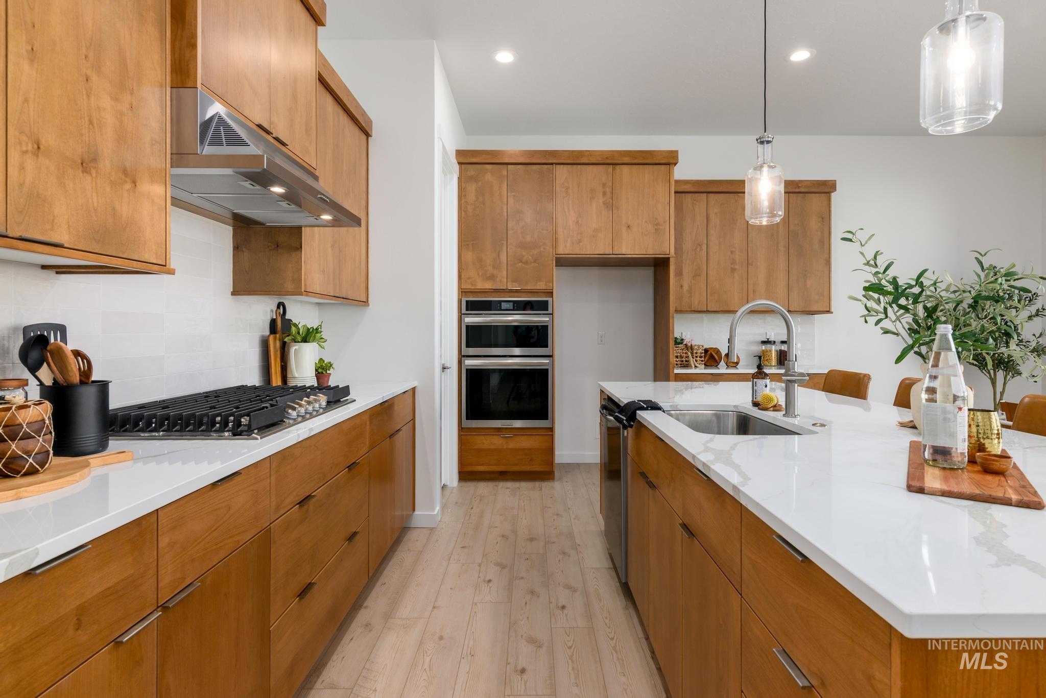 5677 N Christian Ave Property Photo 13