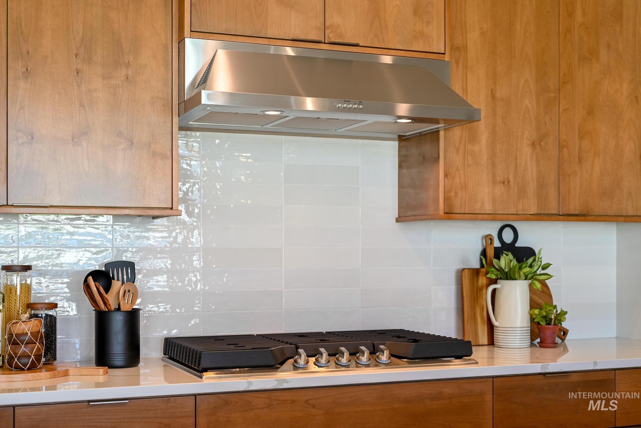 5677 N Christian Ave Property Photo 14