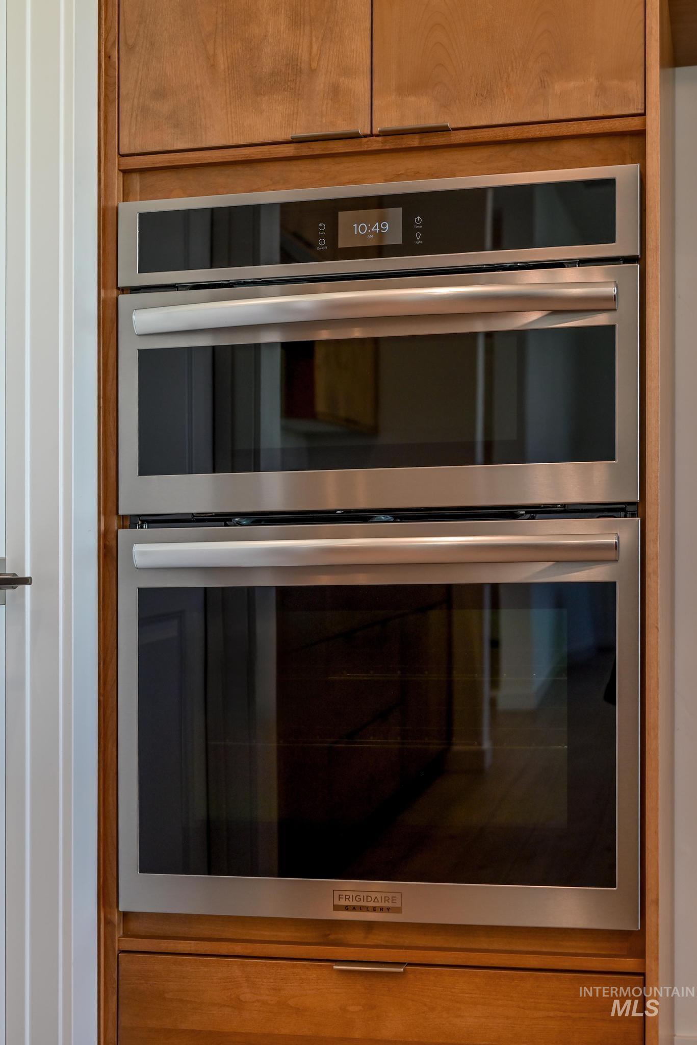 5677 N Christian Ave Property Photo 15