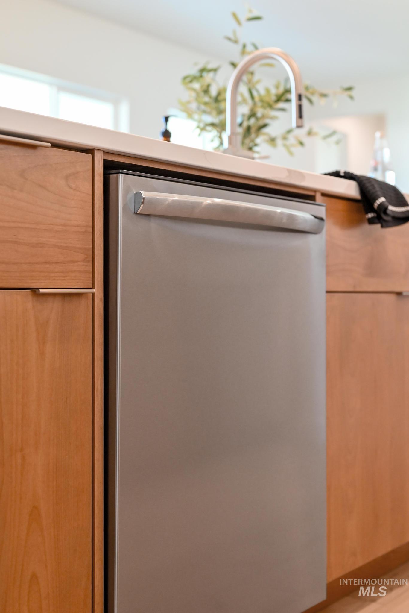 5677 N Christian Ave Property Photo 16