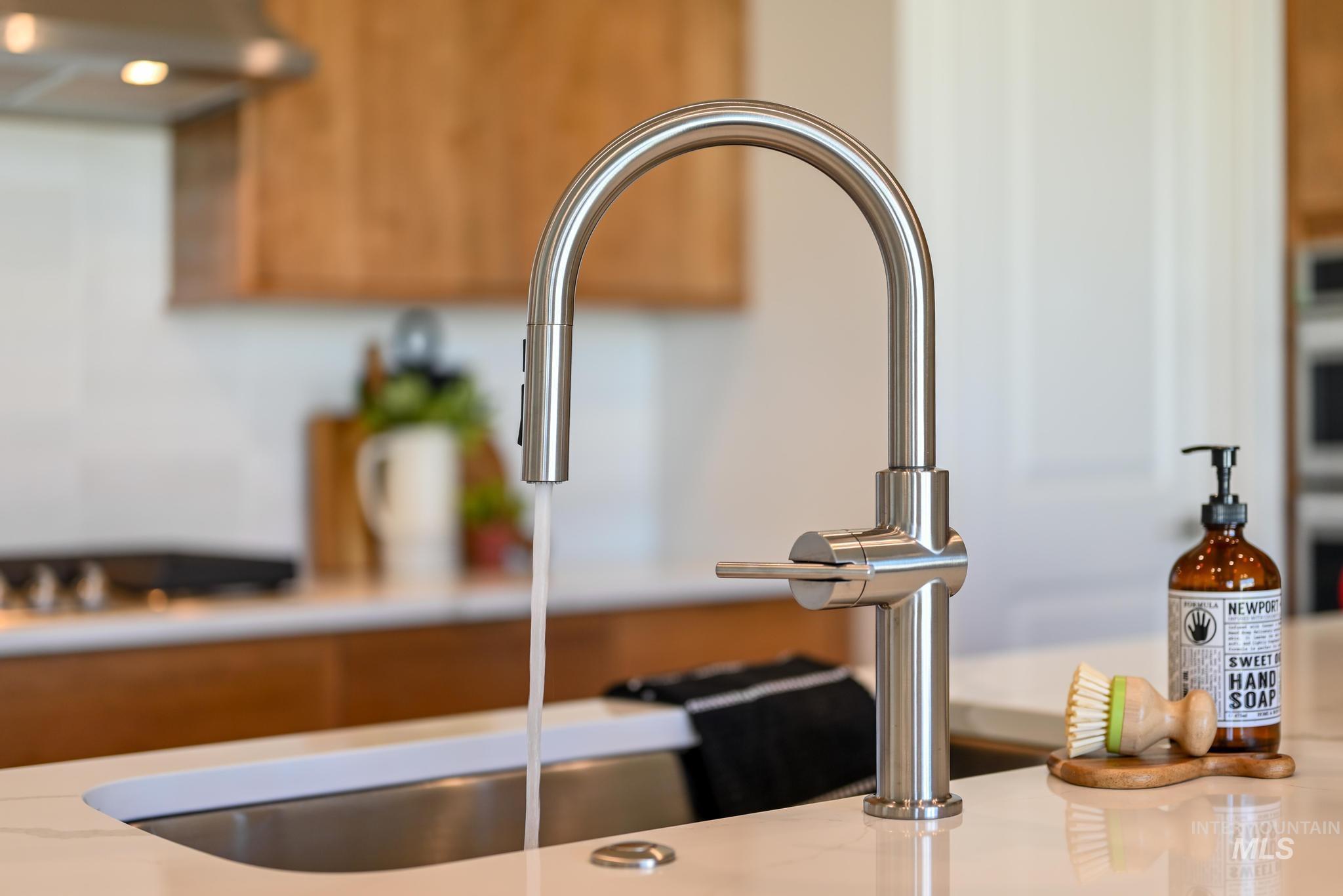 5677 N Christian Ave Property Photo 17