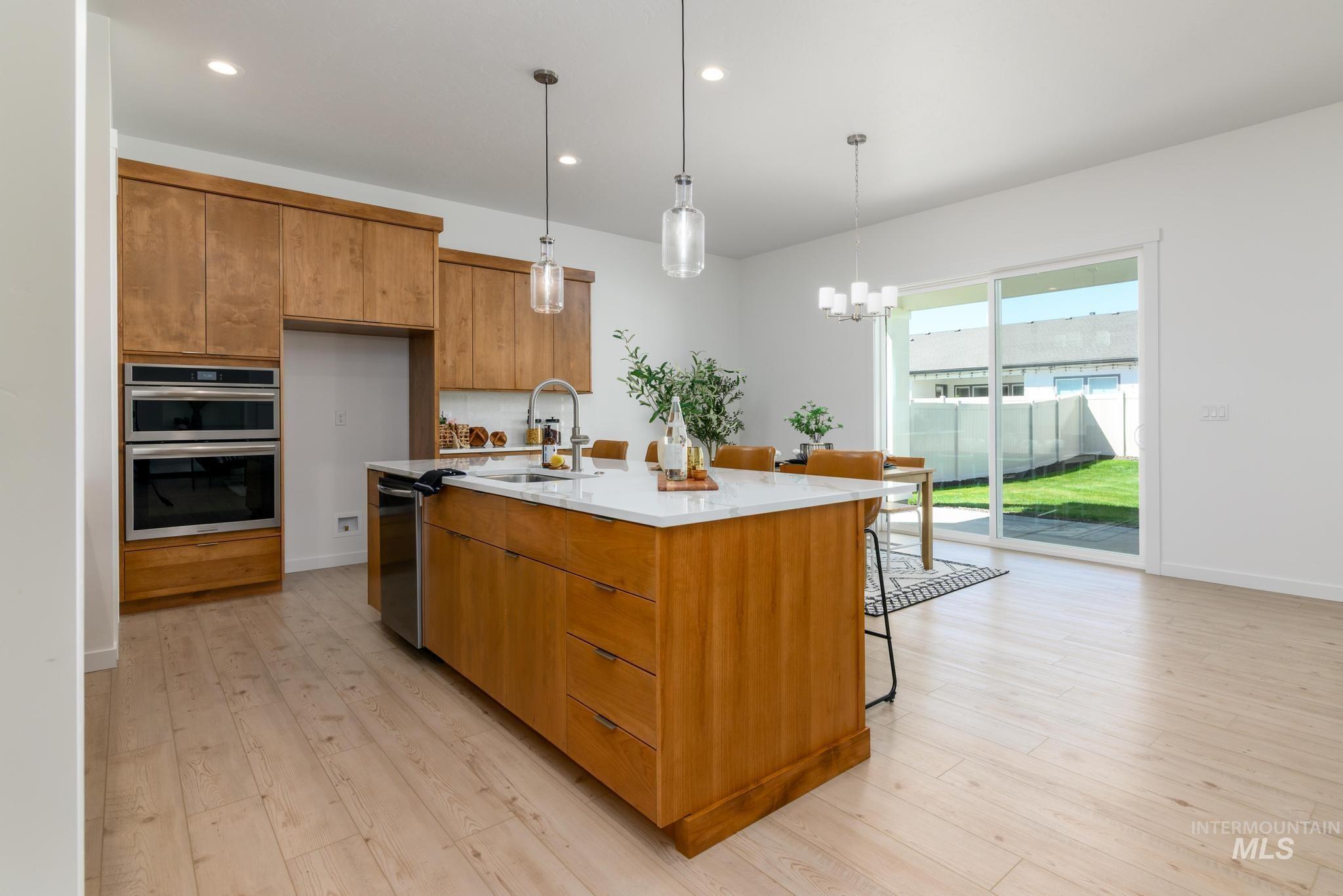 5677 N Christian Ave Property Photo 20