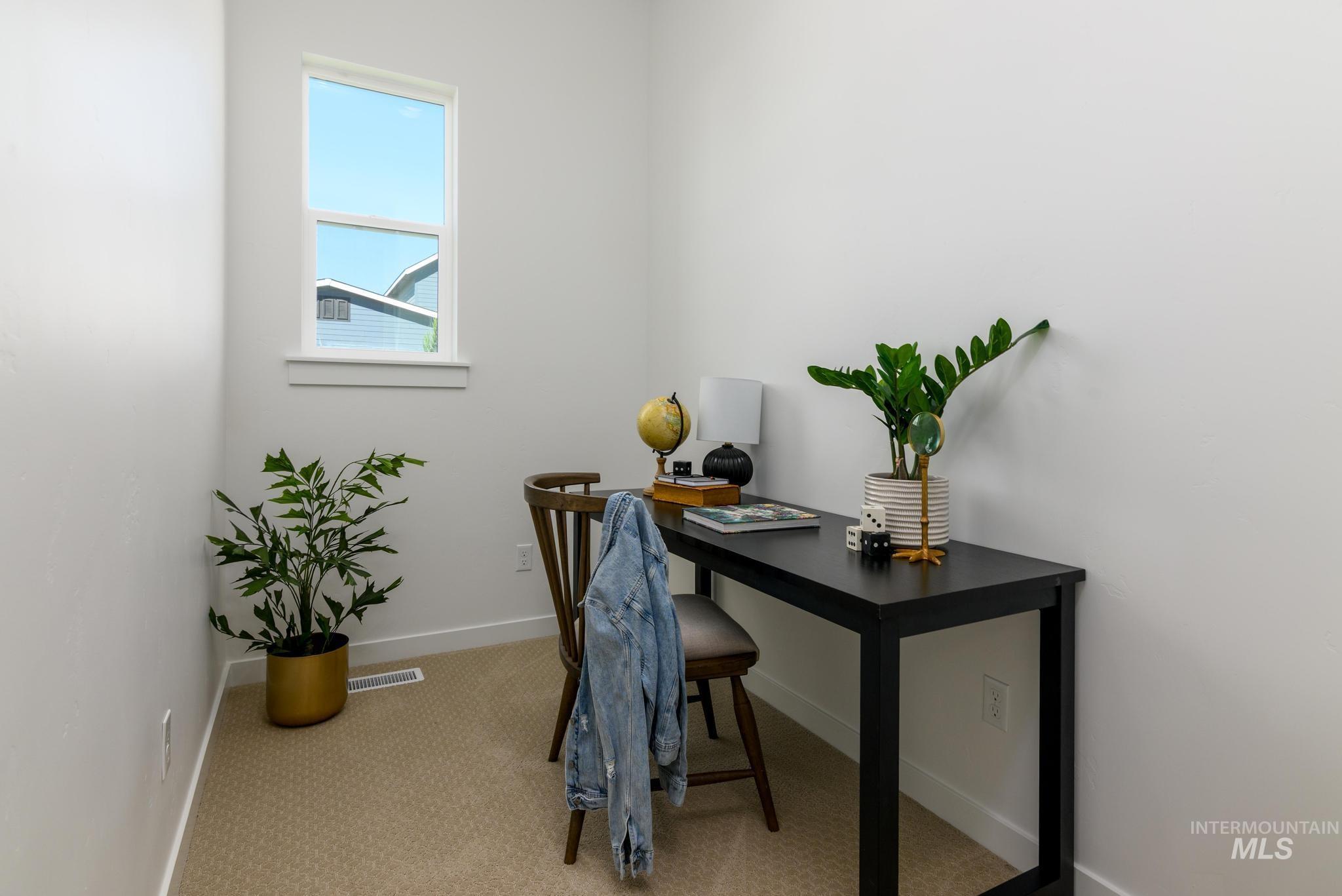 5677 N Christian Ave Property Photo 22