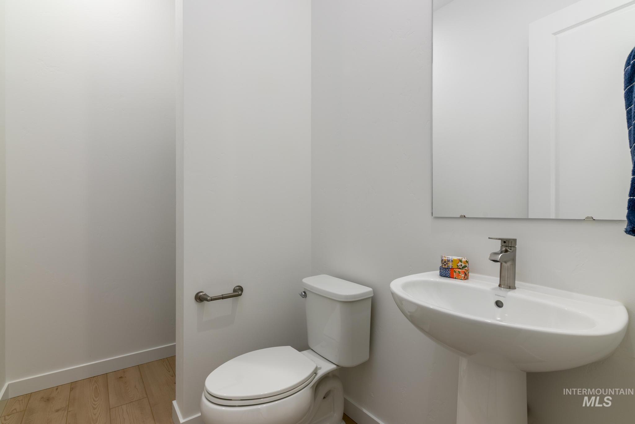 5677 N Christian Ave Property Photo 23