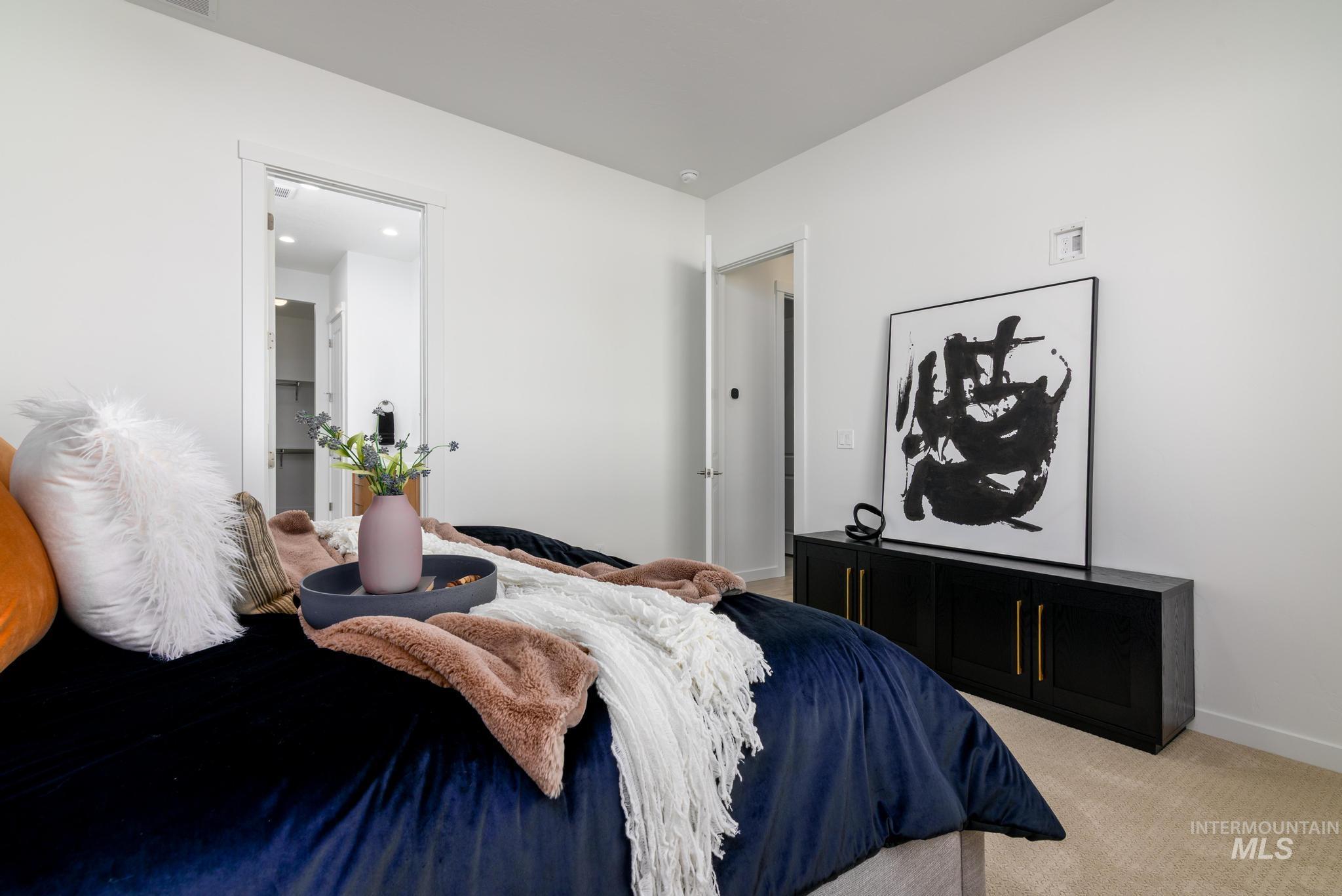 5677 N Christian Ave Property Photo 25