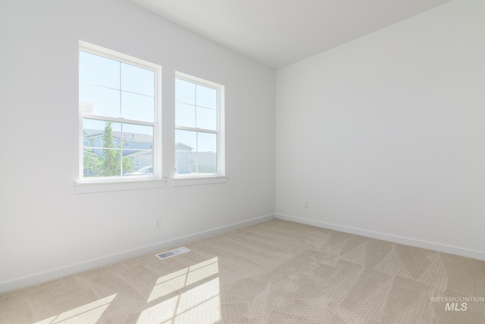 5677 N Christian Ave Property Photo 28